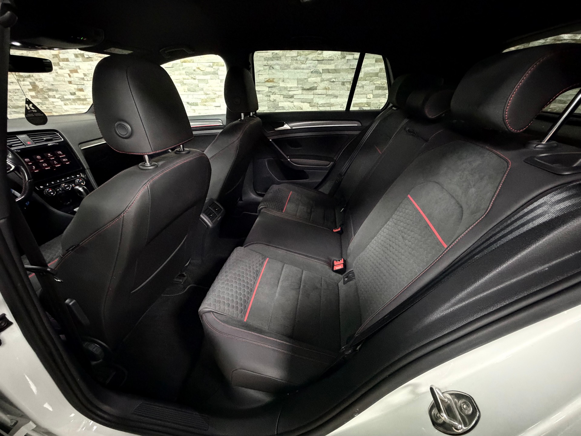 VW Golf 2.0 TSI GTI Performance DSG-image-25