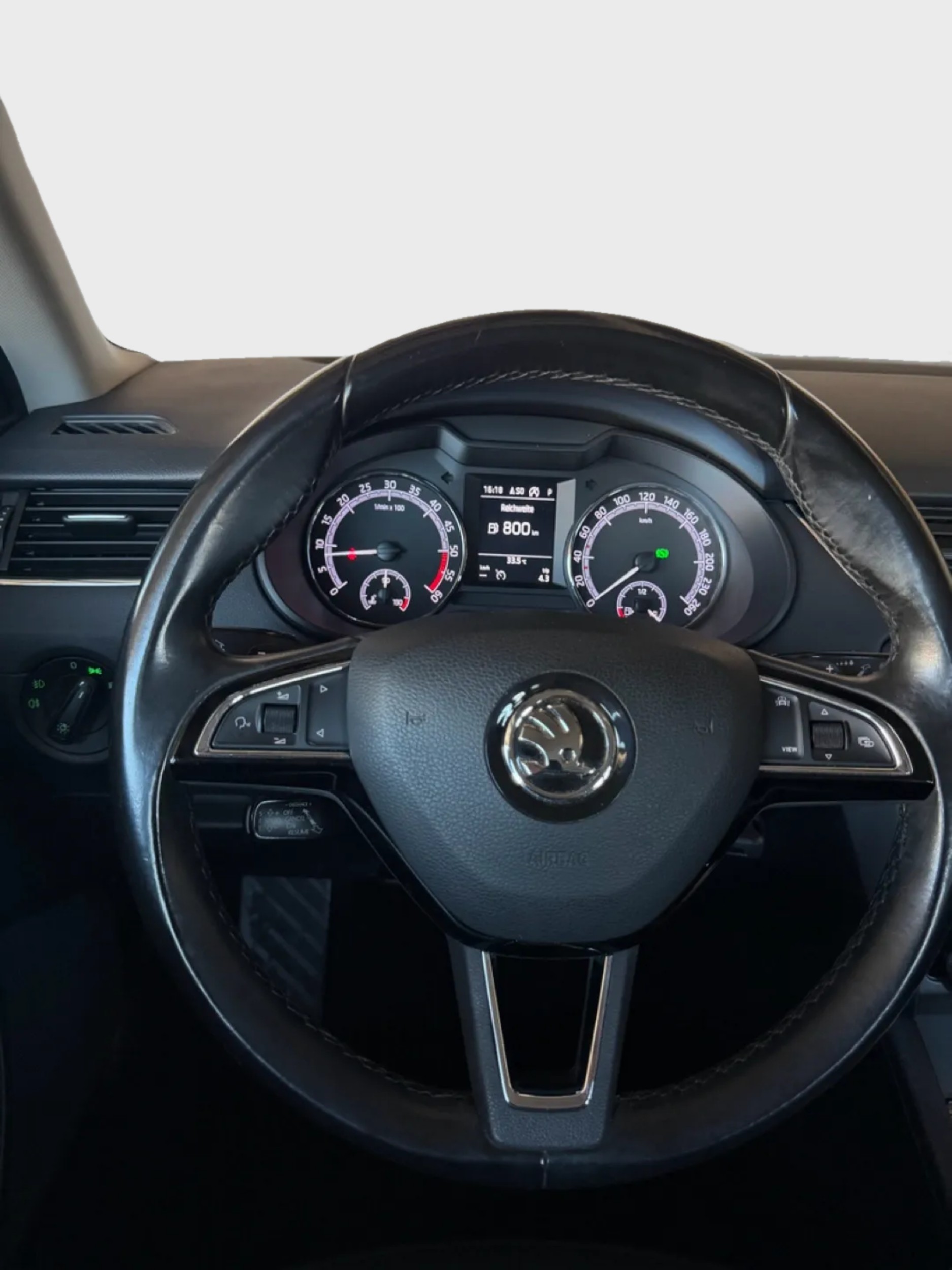 SKODA Octavia Combi 2.0 TDI Ambition DSG-image-11