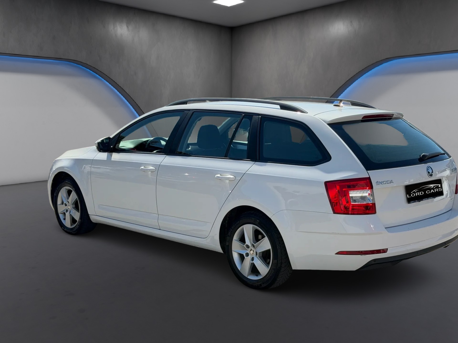 SKODA Octavia Combi 2.0 TDI Ambition DSG-image-5