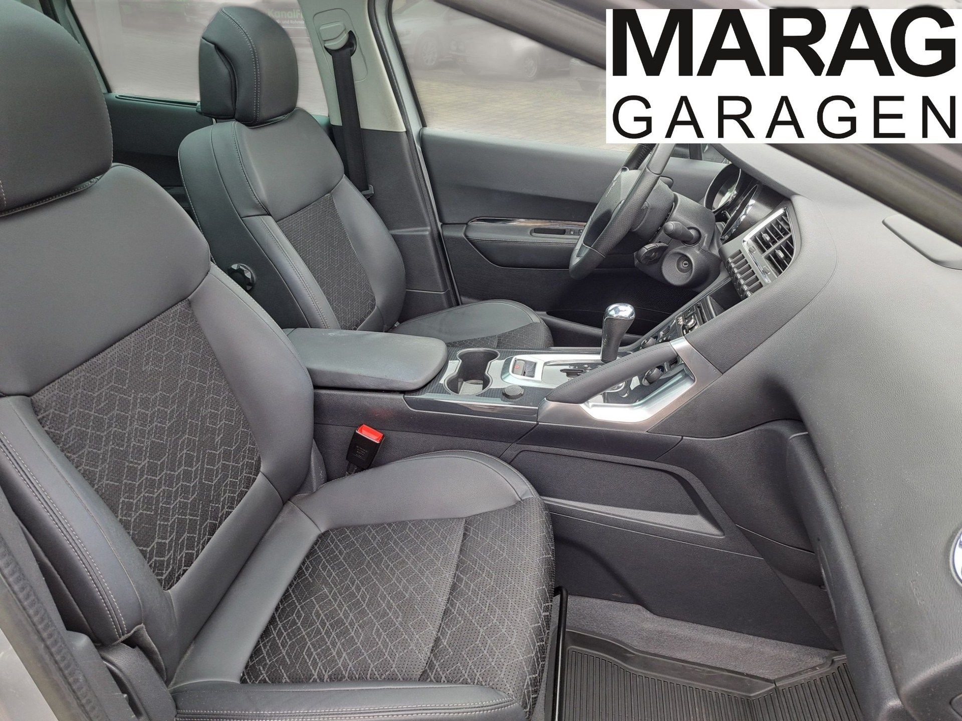 PEUGEOT 3008 1.6 16V T Allure Tiptronic-image-4