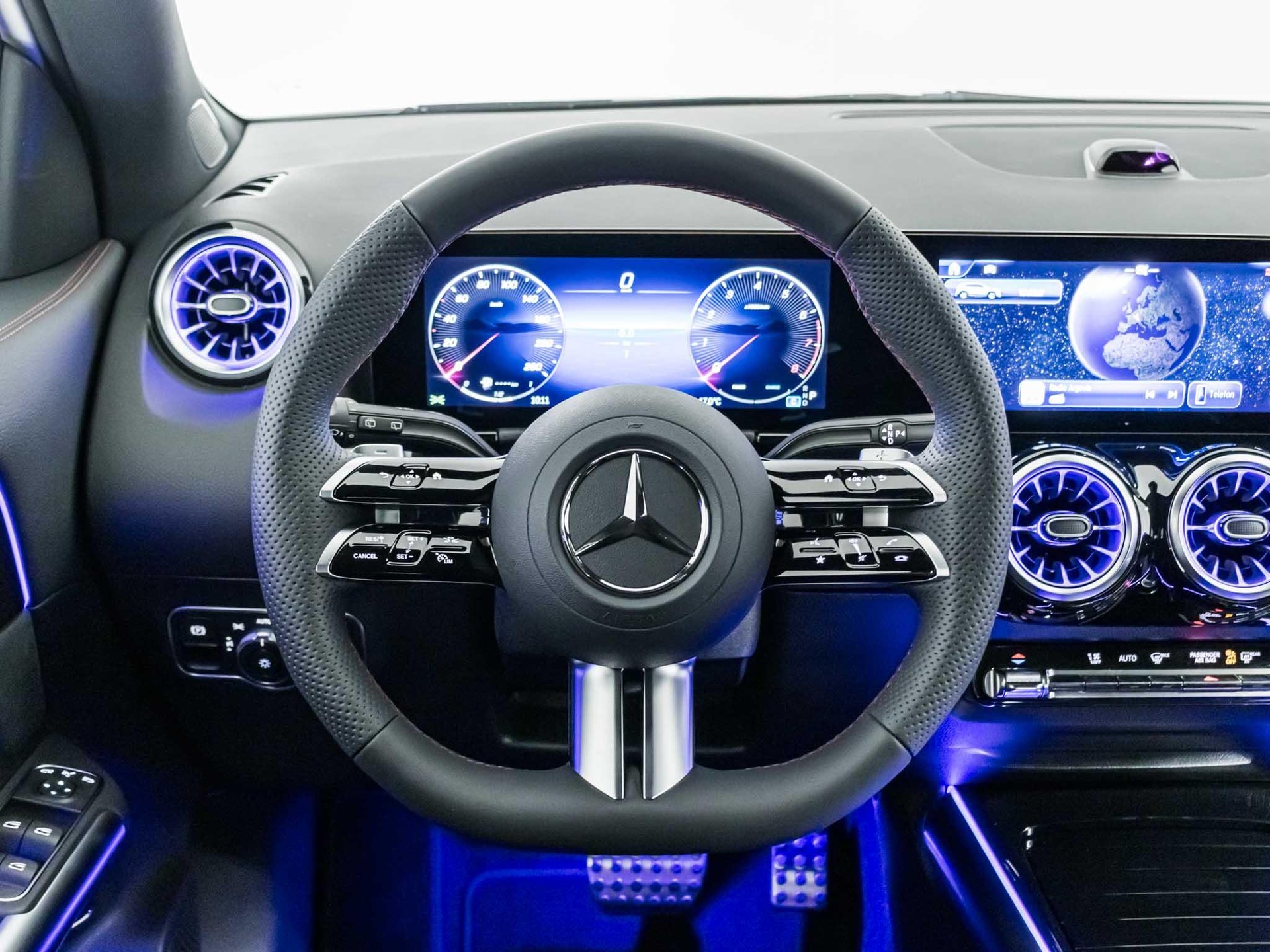 MERCEDES-BENZ GLA 200 Night Star-image-9