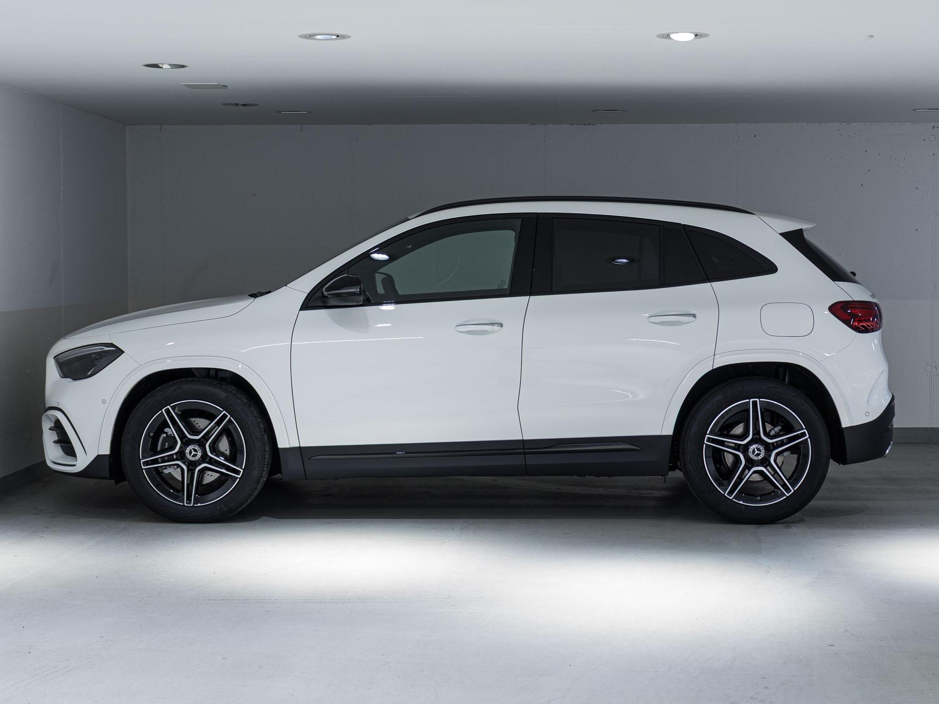MERCEDES-BENZ GLA 200 Night Star-image-4