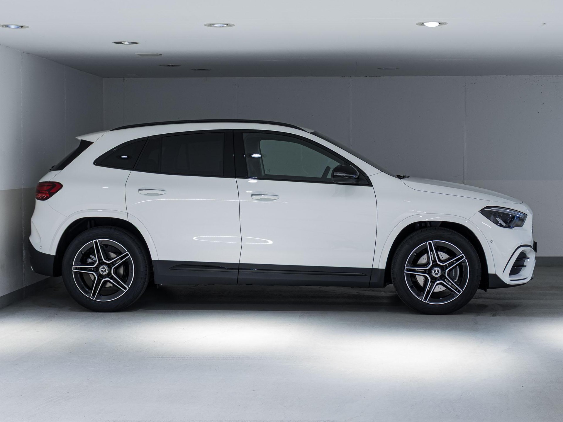 MERCEDES-BENZ GLA 200 Night Star-image-1