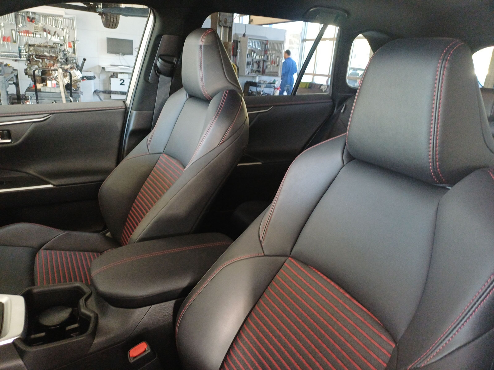 TOYOTA RAV4 2.5 Plug-In-Hybrid Premium-image-7