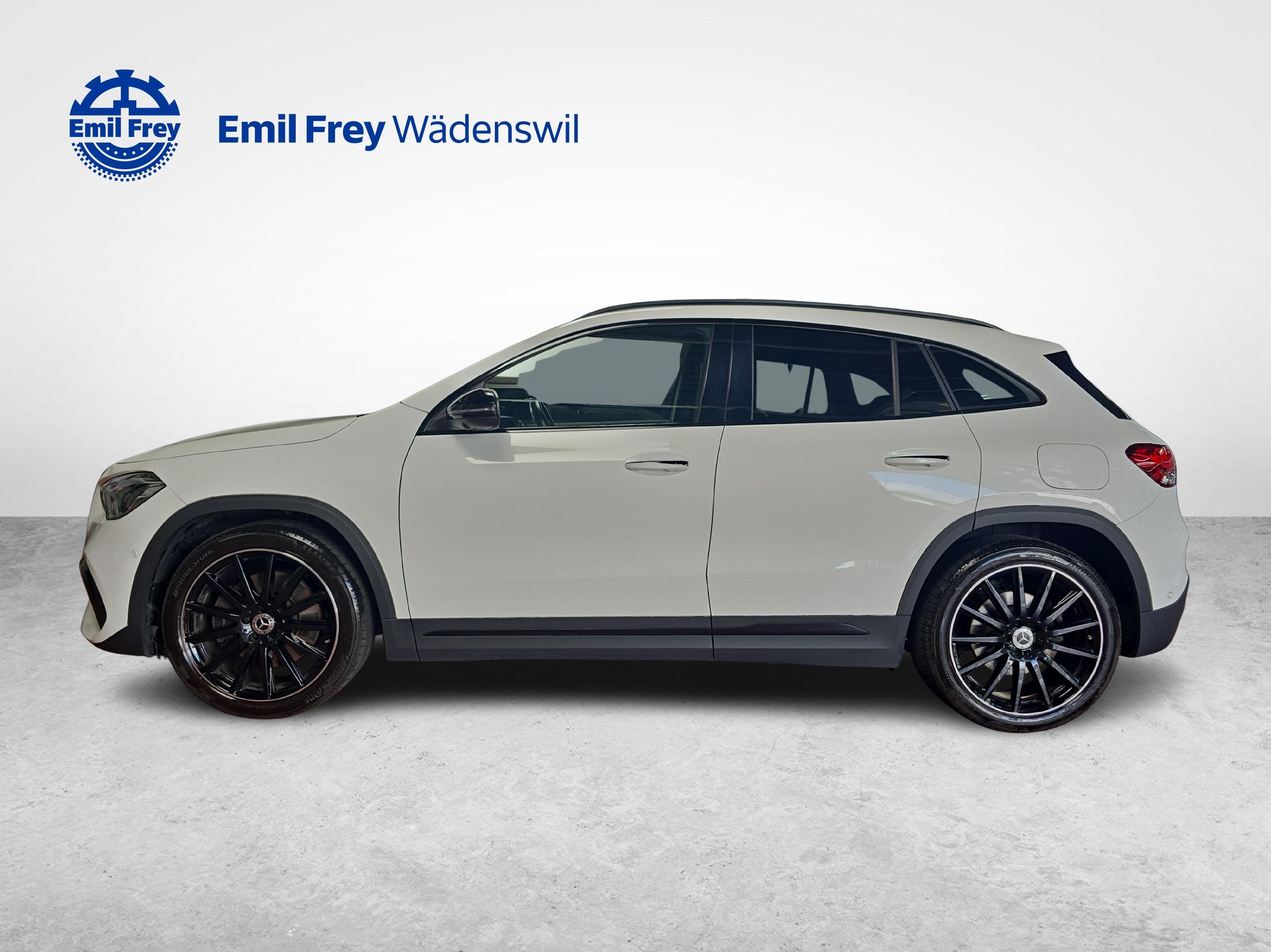 MERCEDES-BENZ GLA 250 4MATIC AMG Line-image-1