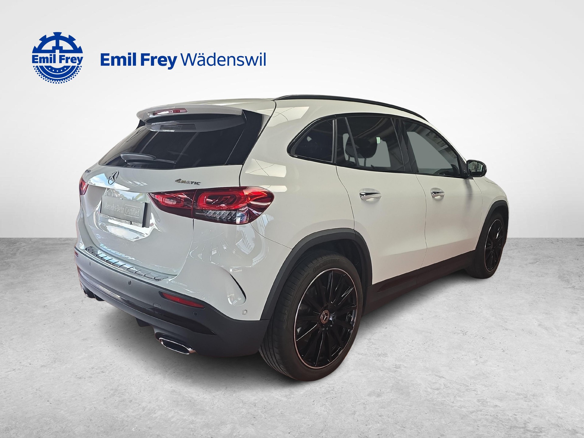 MERCEDES-BENZ GLA 250 4MATIC AMG Line-image-3