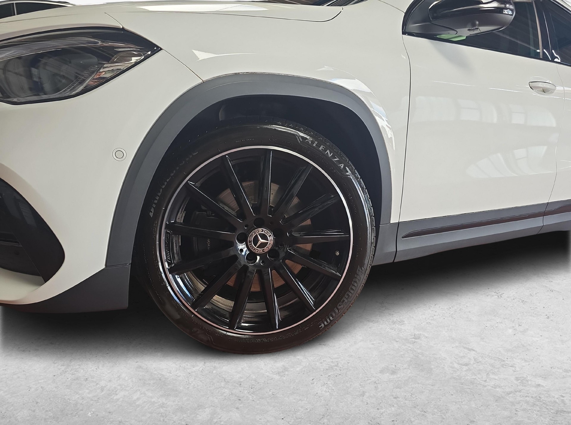 MERCEDES-BENZ GLA 250 4MATIC AMG Line-image-11
