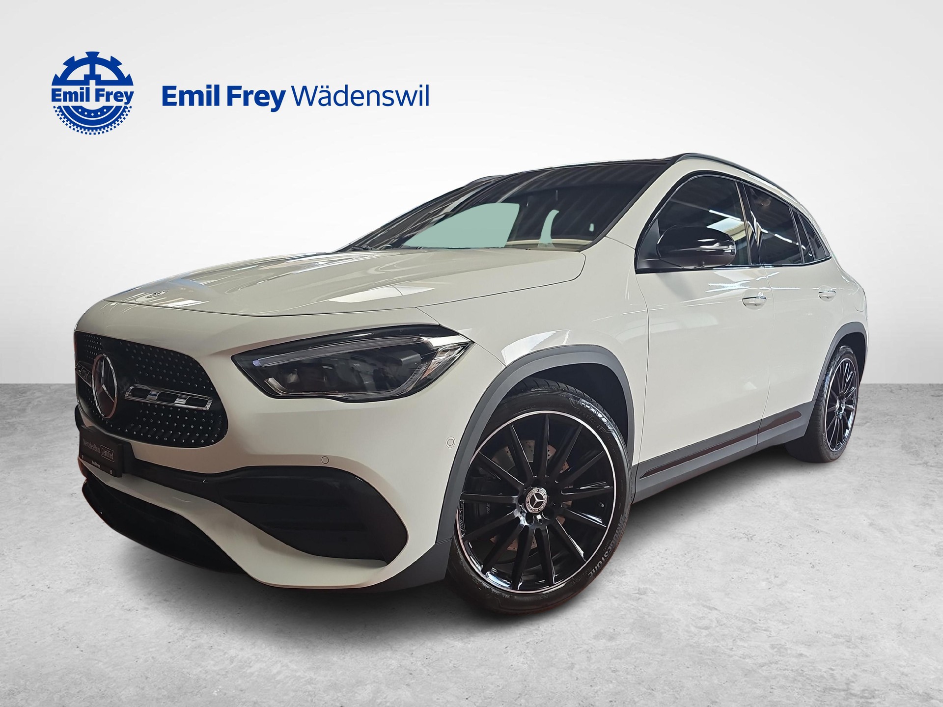 MERCEDES-BENZ GLA 250 4MATIC AMG Line-image-0