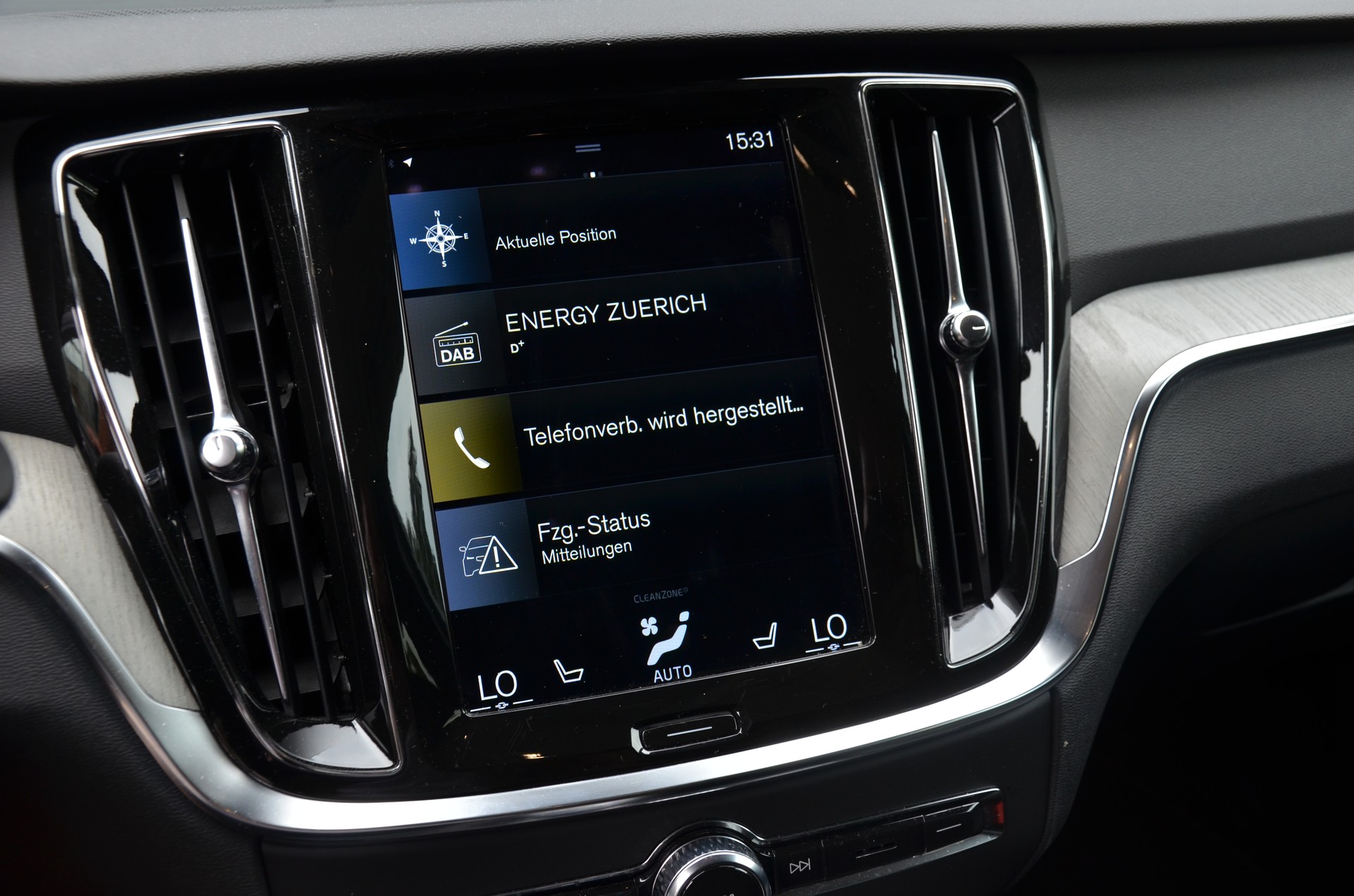 VOLVO V60 T6 eAWD Twin Engine Inscription Geartronic-image-18