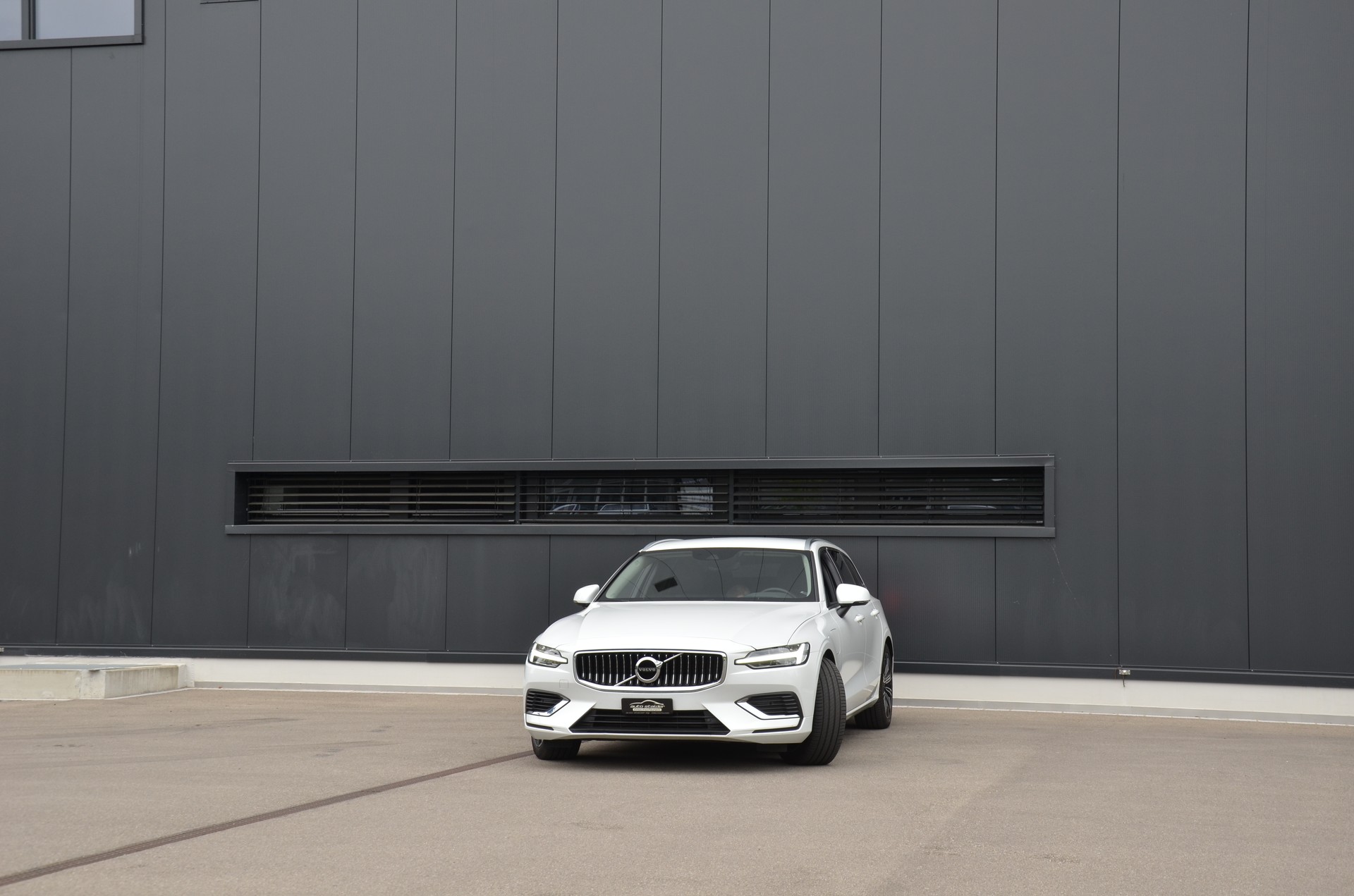 VOLVO V60 T6 eAWD Twin Engine Inscription Geartronic-image-4