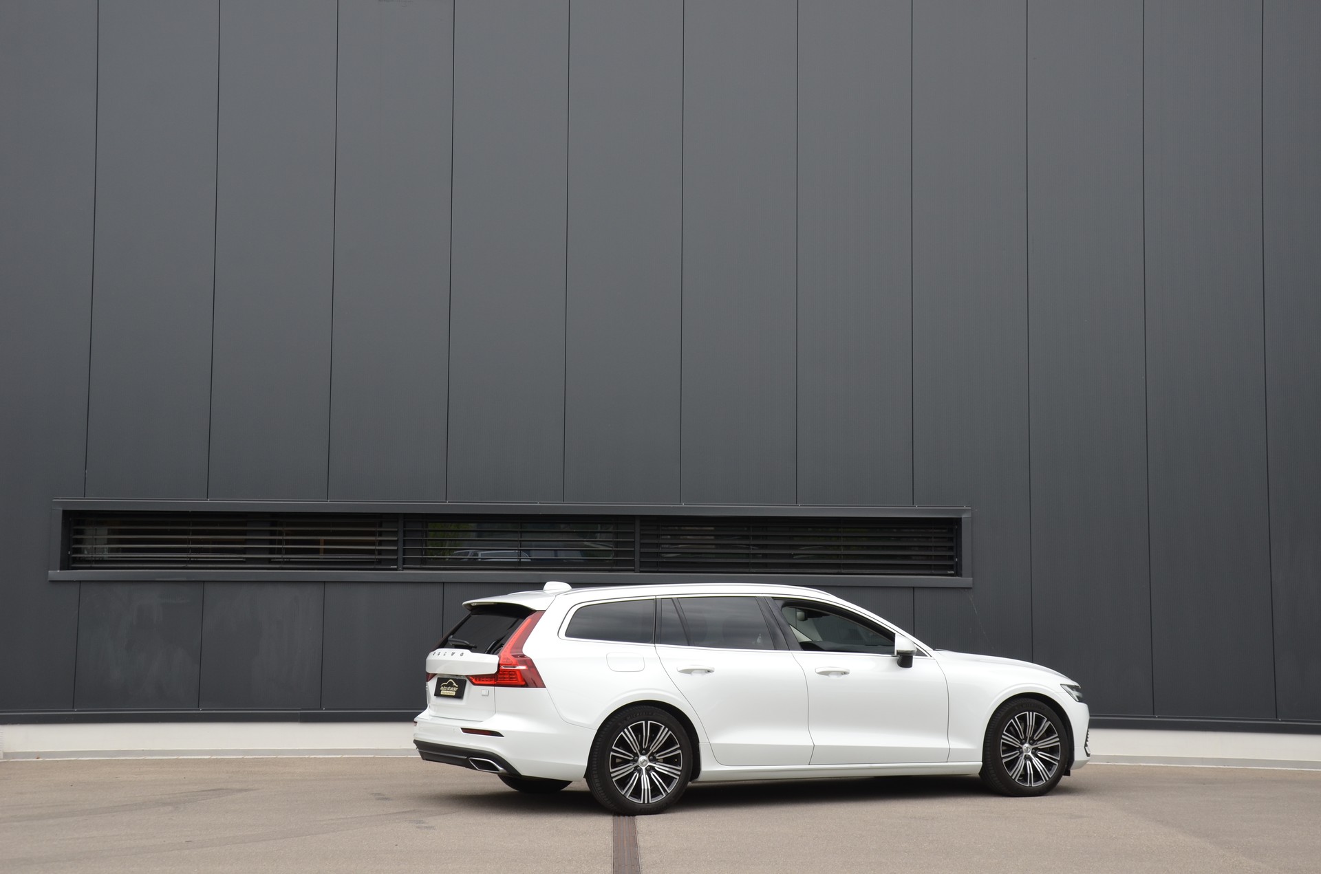 VOLVO V60 T6 eAWD Twin Engine Inscription Geartronic-image-3