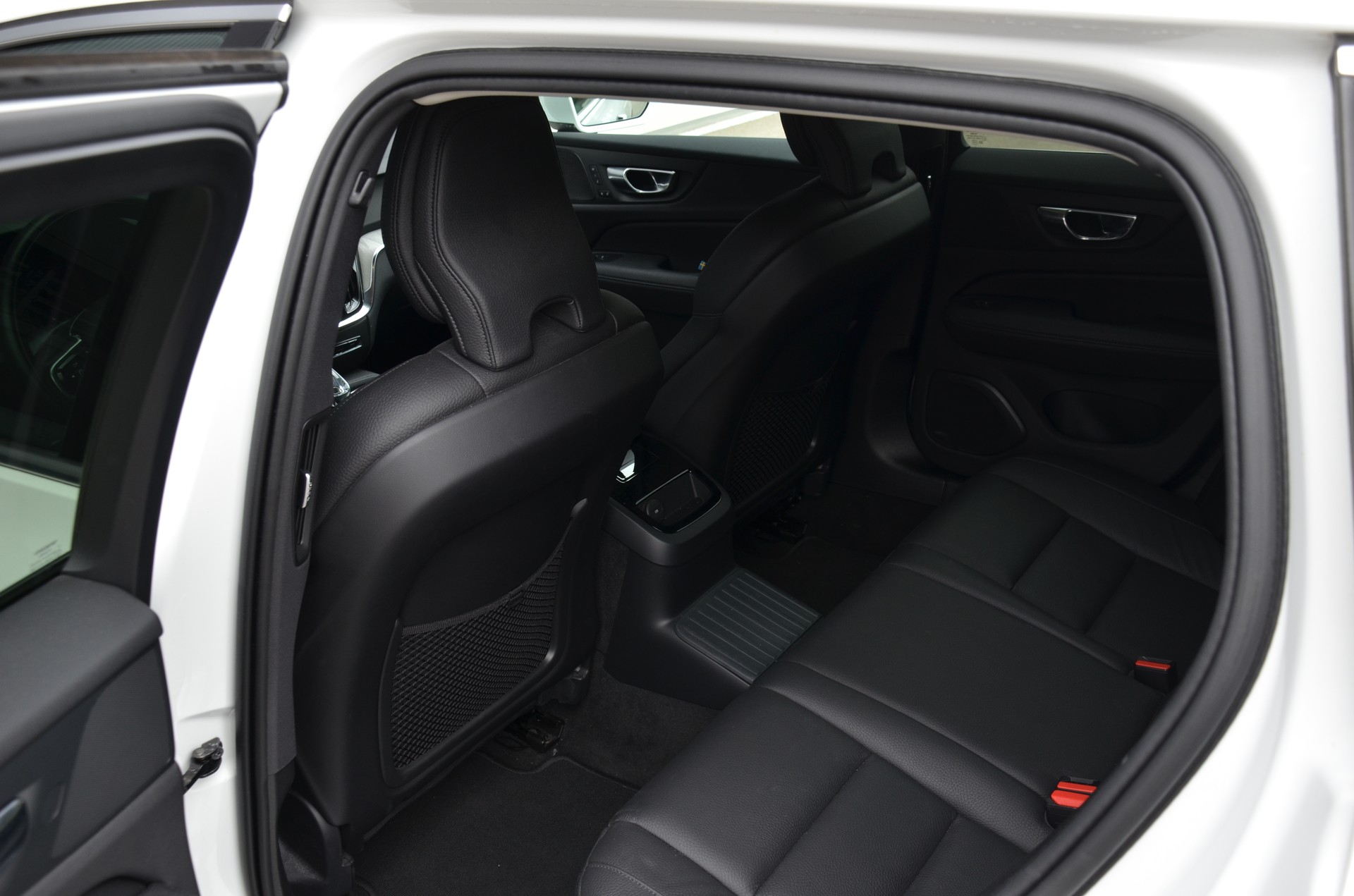 VOLVO V60 T6 eAWD Twin Engine Inscription Geartronic-image-12