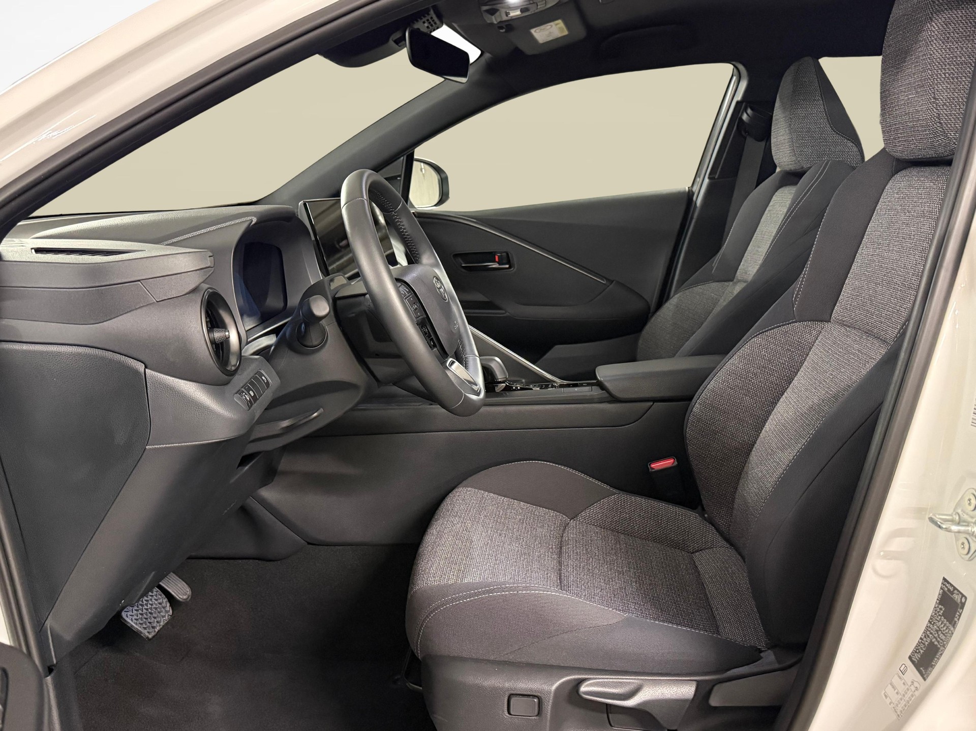 TOYOTA C-HR 2.0 HEV Trend 4x4-image-11