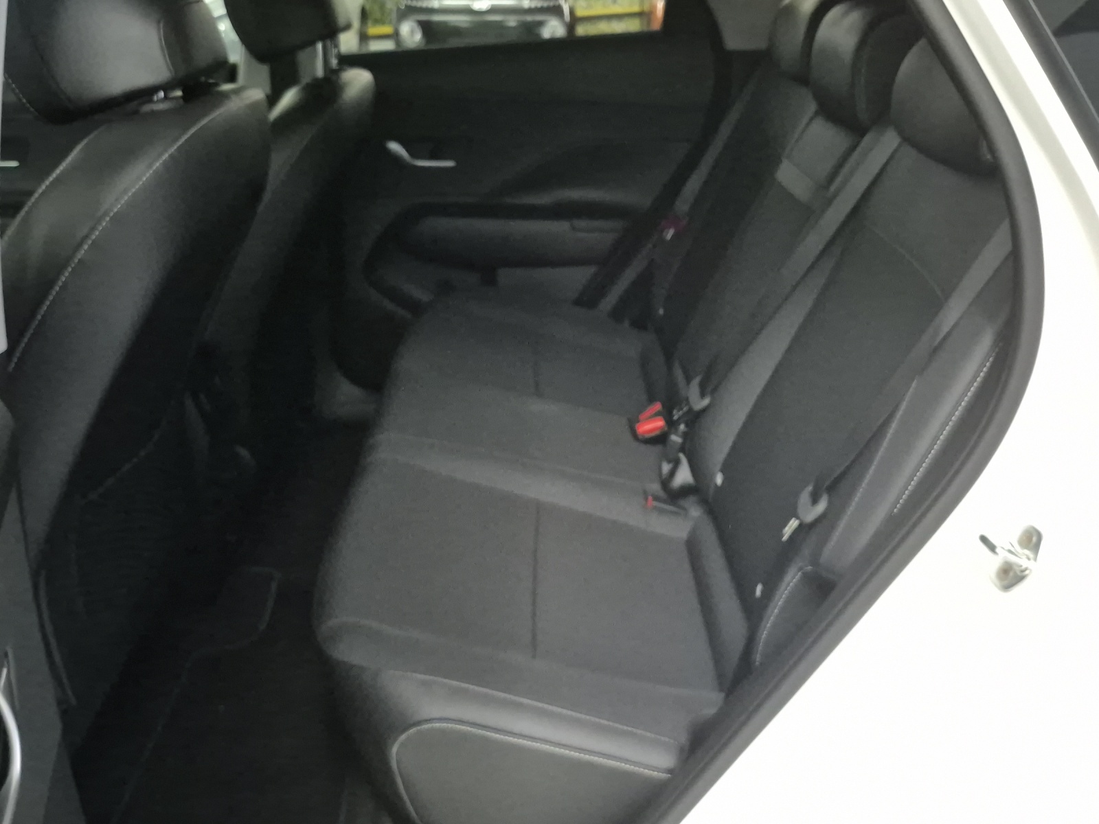 HYUNDAI Kona 65,4 kWh Electric Amplia-image-6