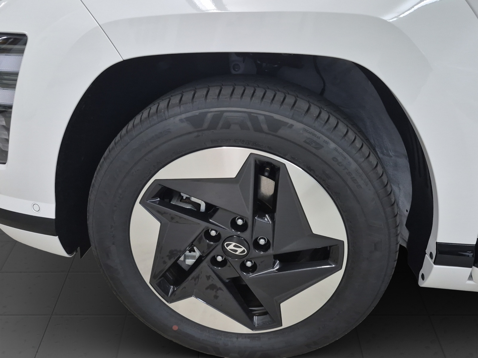 HYUNDAI Kona 65,4 kWh Electric Amplia-image-13