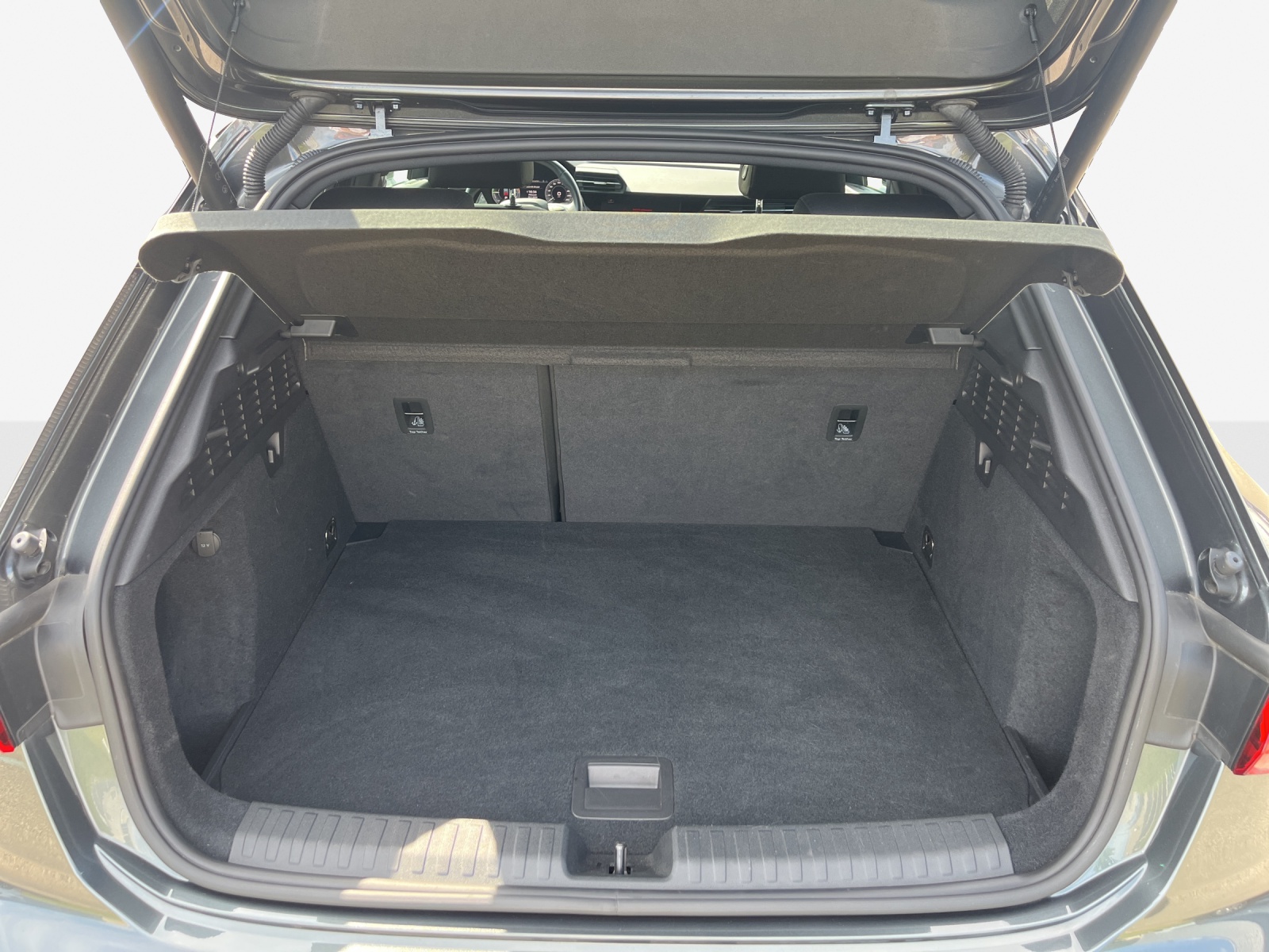 AUDI A3 Sportback 40 TFSI e S line Attraction S-tronic-image-13