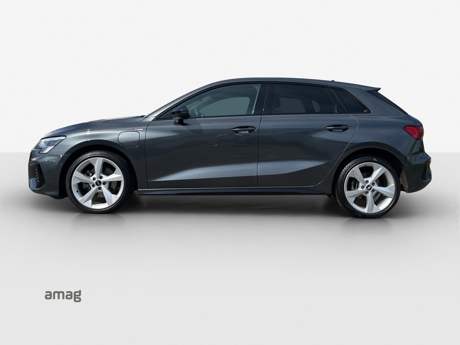 AUDI A3 Sportback 40 TFSI e S line Attraction S-tronic-showroom-element-1