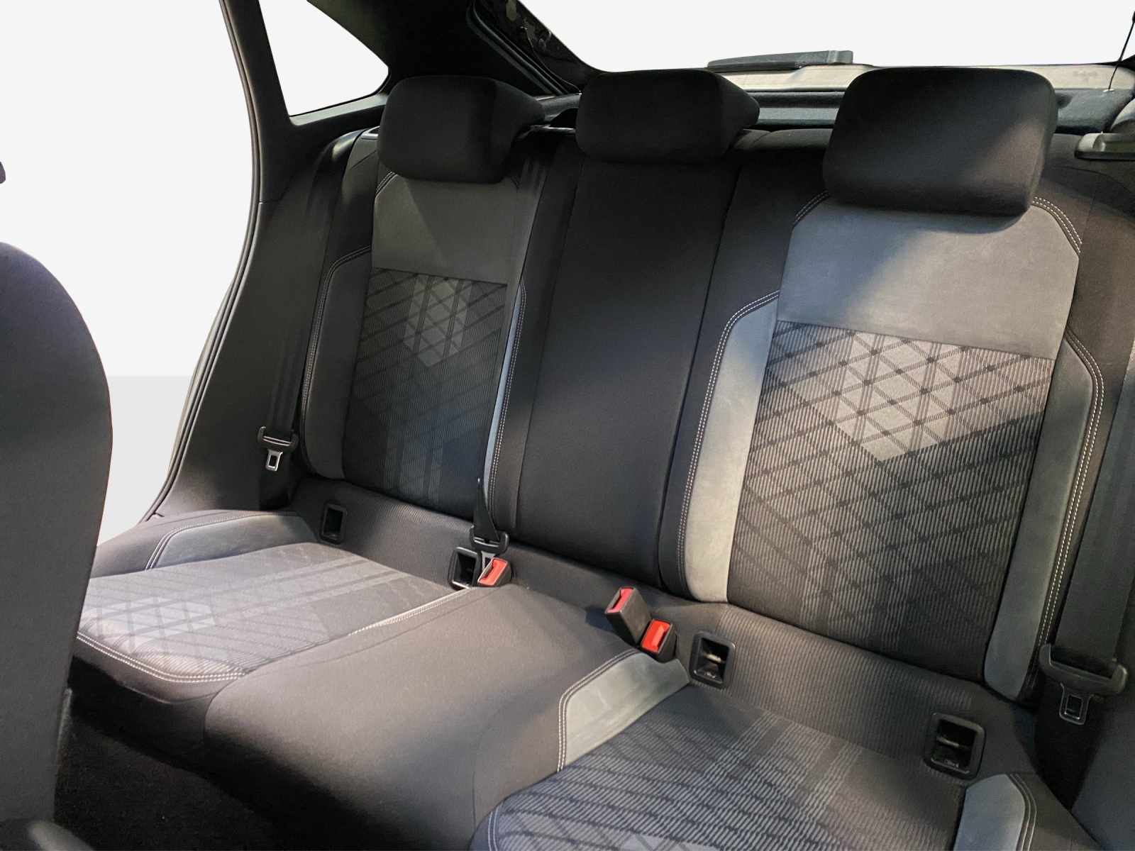 VW Taigo 1.0 TSI R-Line DSG-image-11