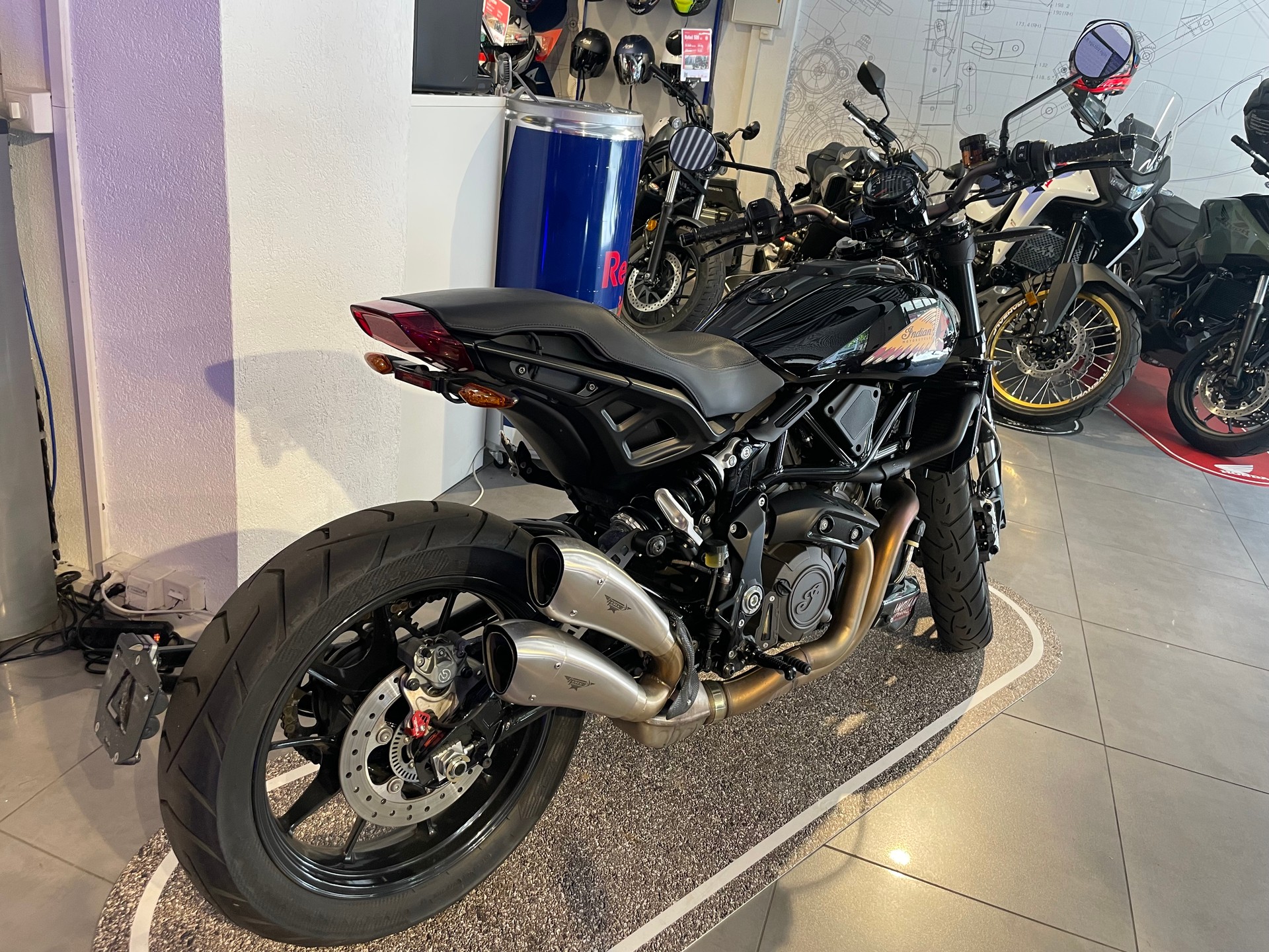 INDIAN FTR 1200-showroom-element-2