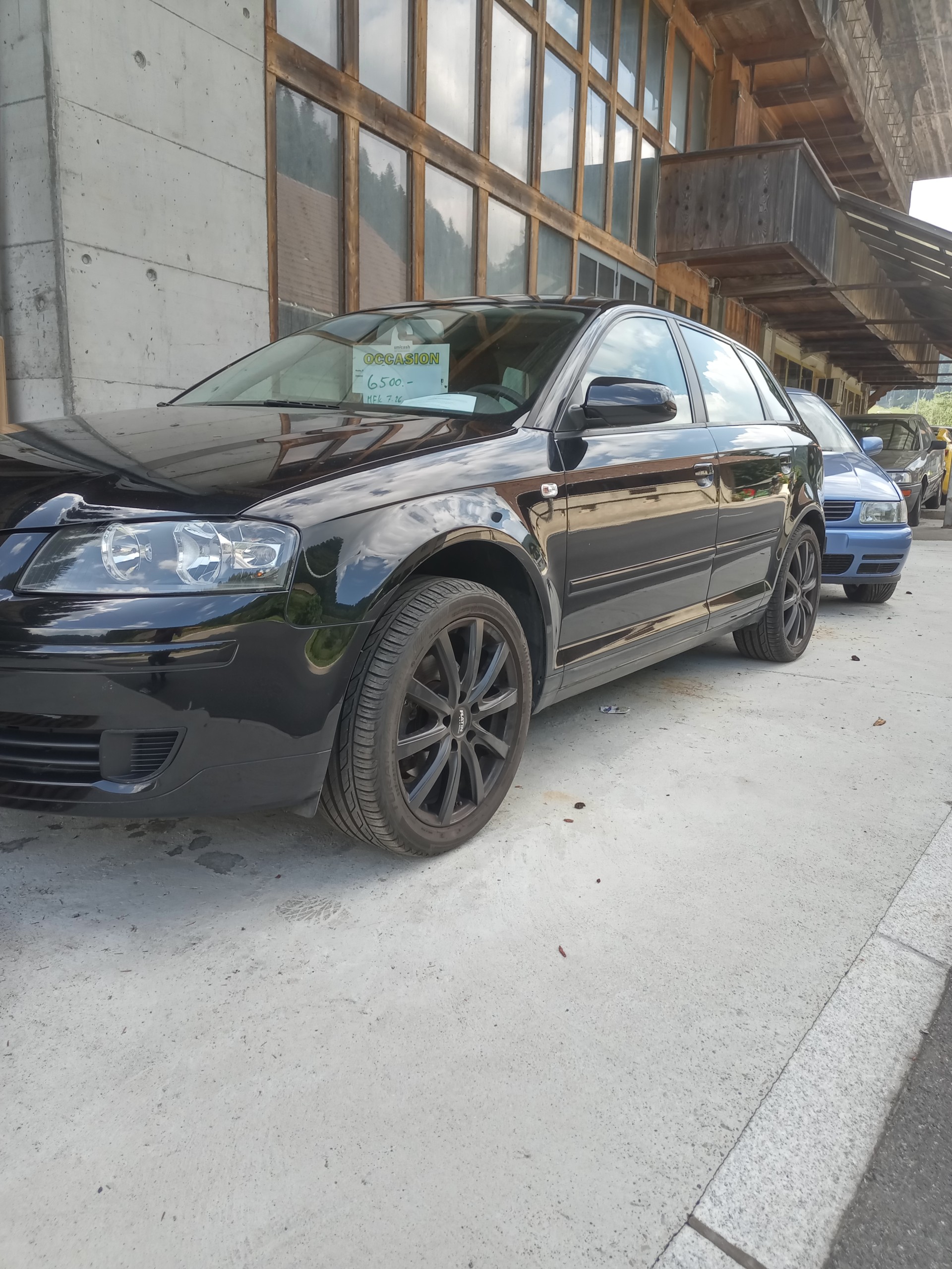 AUDI A3 Sportback 1.8 Turbo FSI Attraction-image-1
