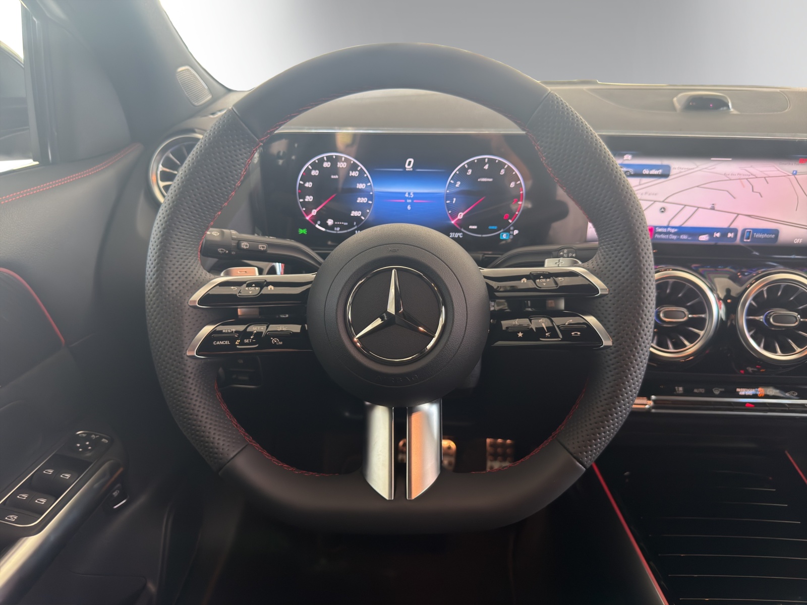 MERCEDES-BENZ GLA 250 4Matic 8G-DCT Swiss Star-image-11