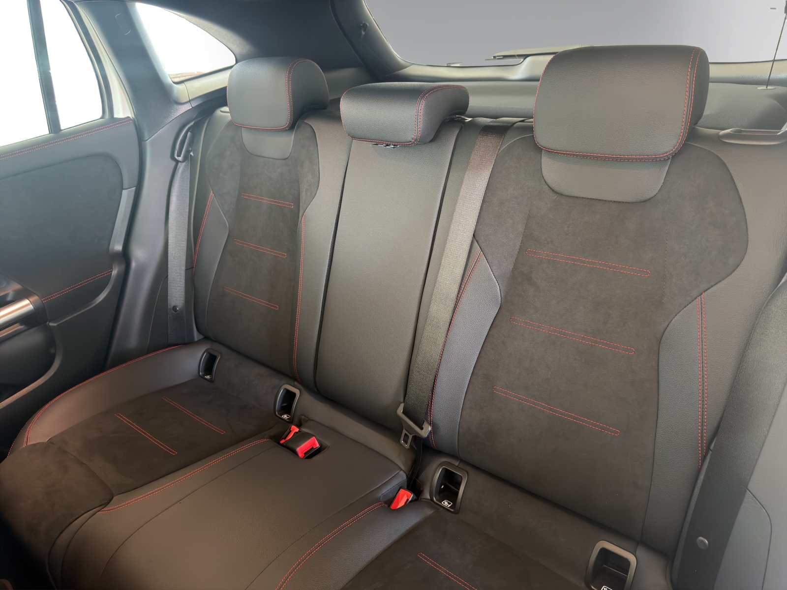 MERCEDES-BENZ GLA 250 4Matic 8G-DCT Swiss Star-image-8