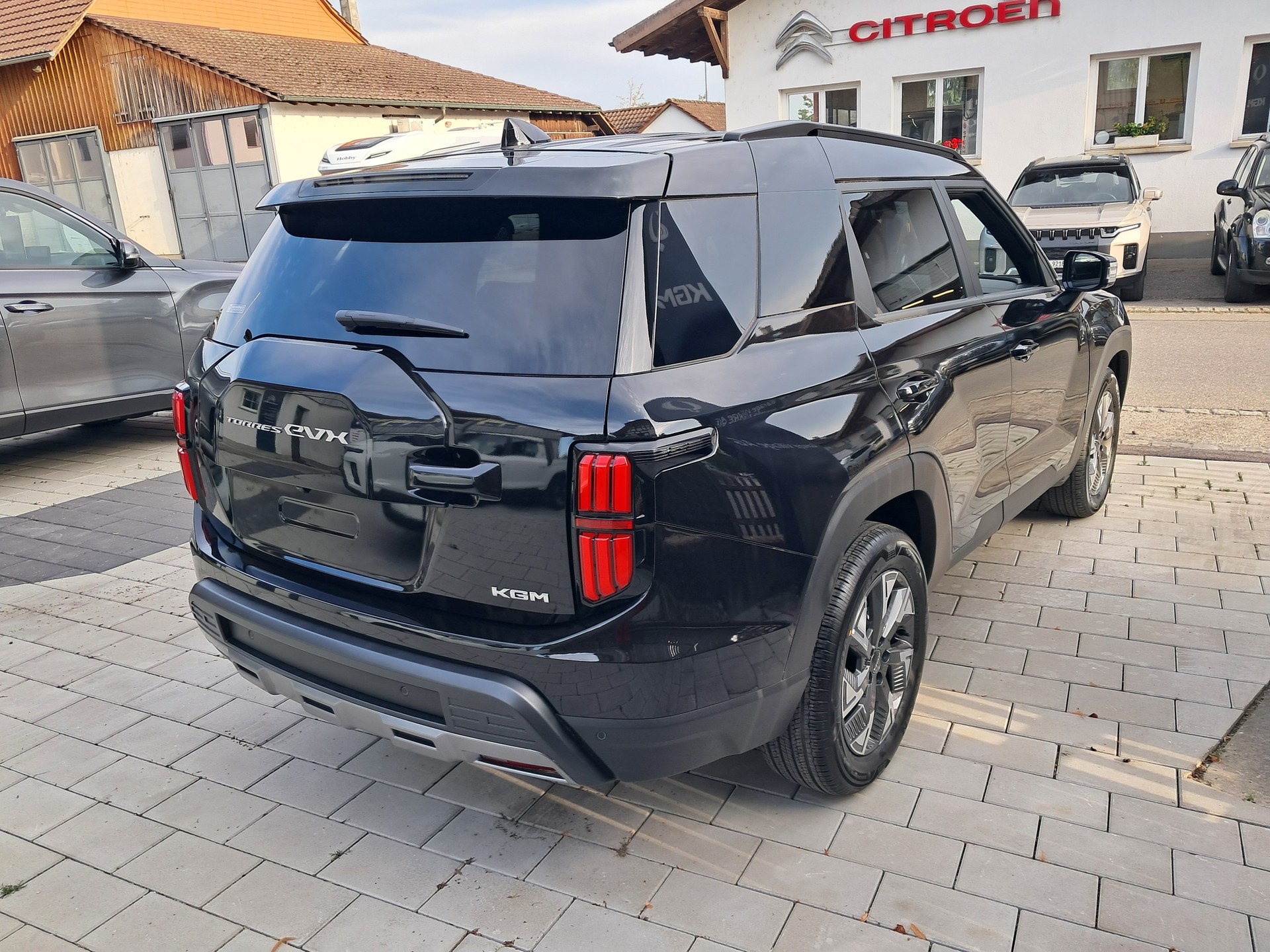 KGM-SsangYong Torres EVX 80 kWh Platinum-showroom-element-2
