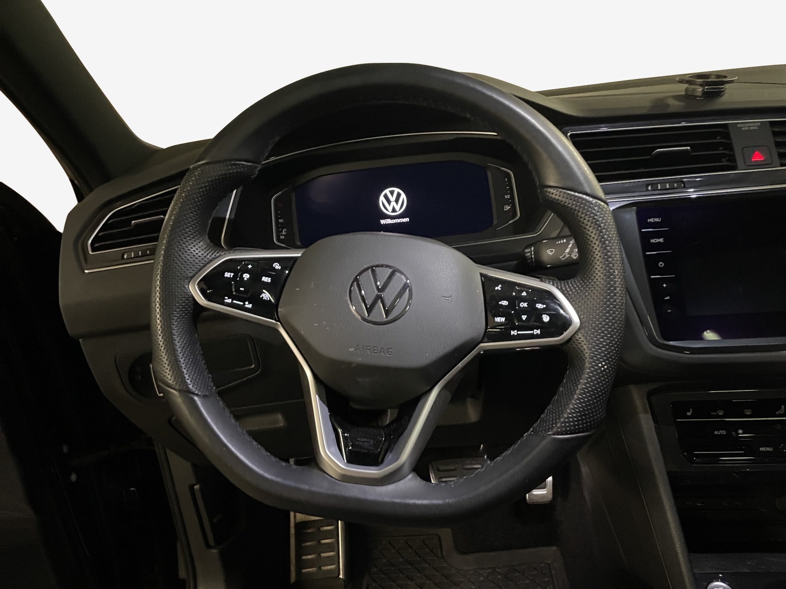VW Tiguan 2.0 TDI SCR R-Line 4Motion DSG-image-8