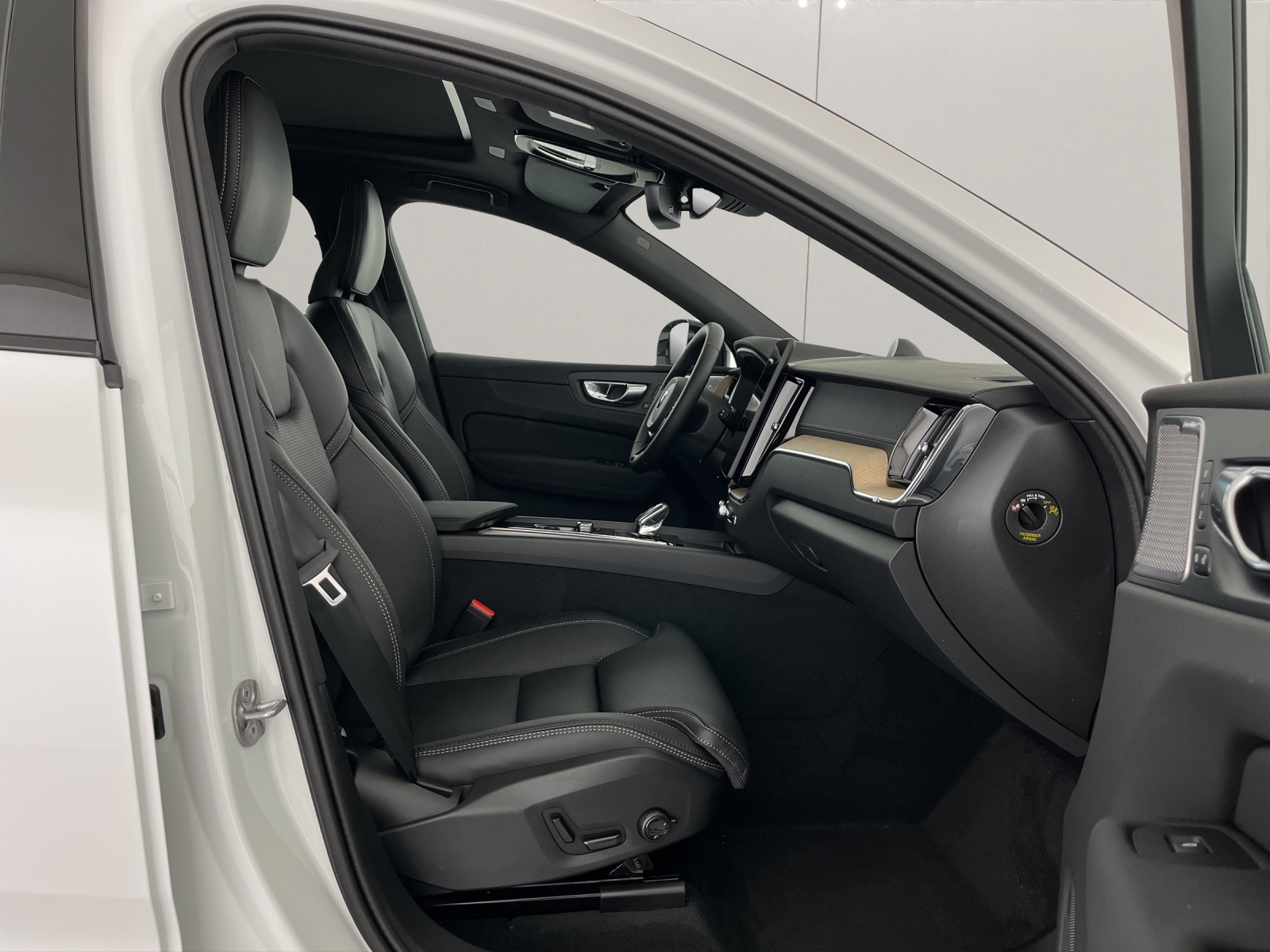 VOLVO XC60 2.0 B5 MH Ultra Dark AWD-image-9