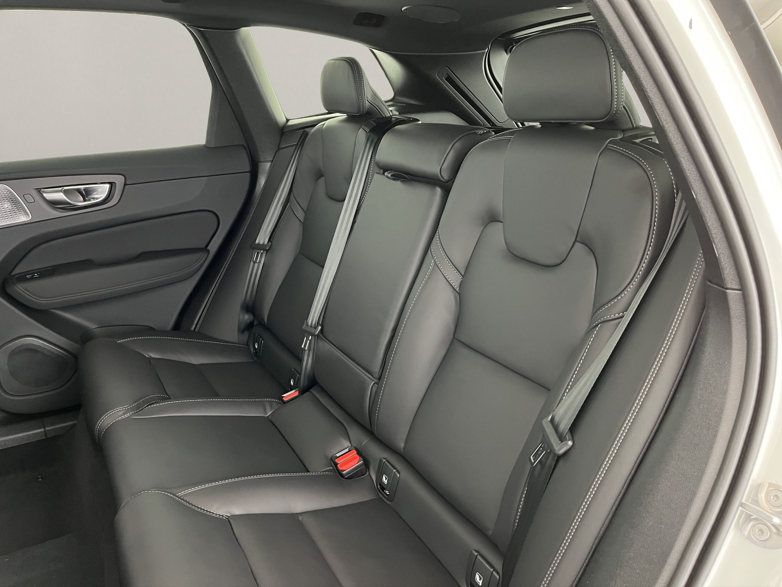 VOLVO XC60 2.0 B5 MH Ultra Dark AWD-image-11