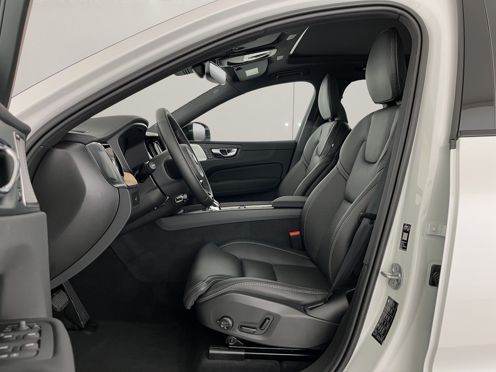 VOLVO XC60 2.0 B5 MH Ultra Dark AWD-image-8