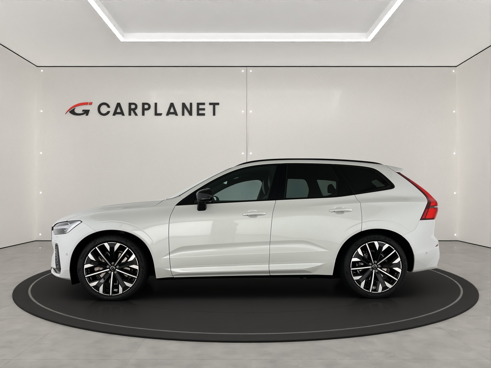 VOLVO XC60 2.0 B5 MH Ultra Dark AWD-image-1