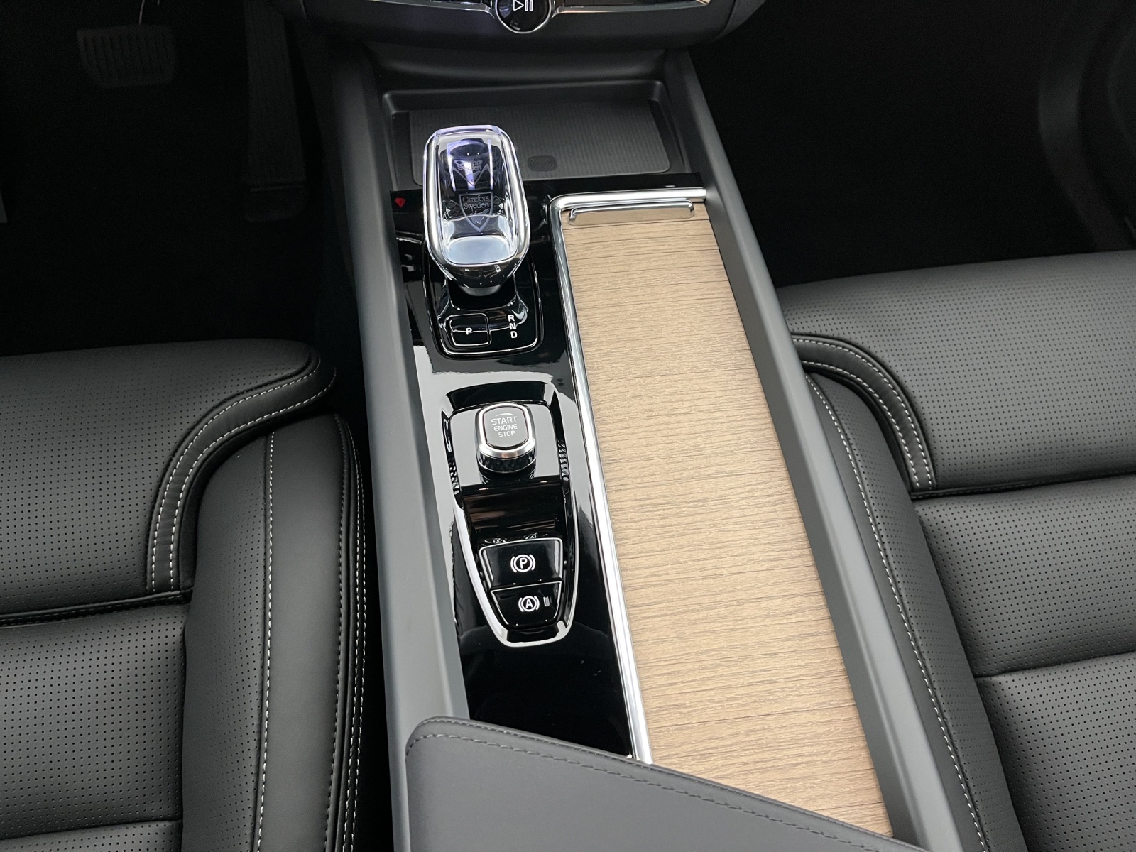 VOLVO XC60 2.0 B5 MH Ultra Dark AWD-image-15
