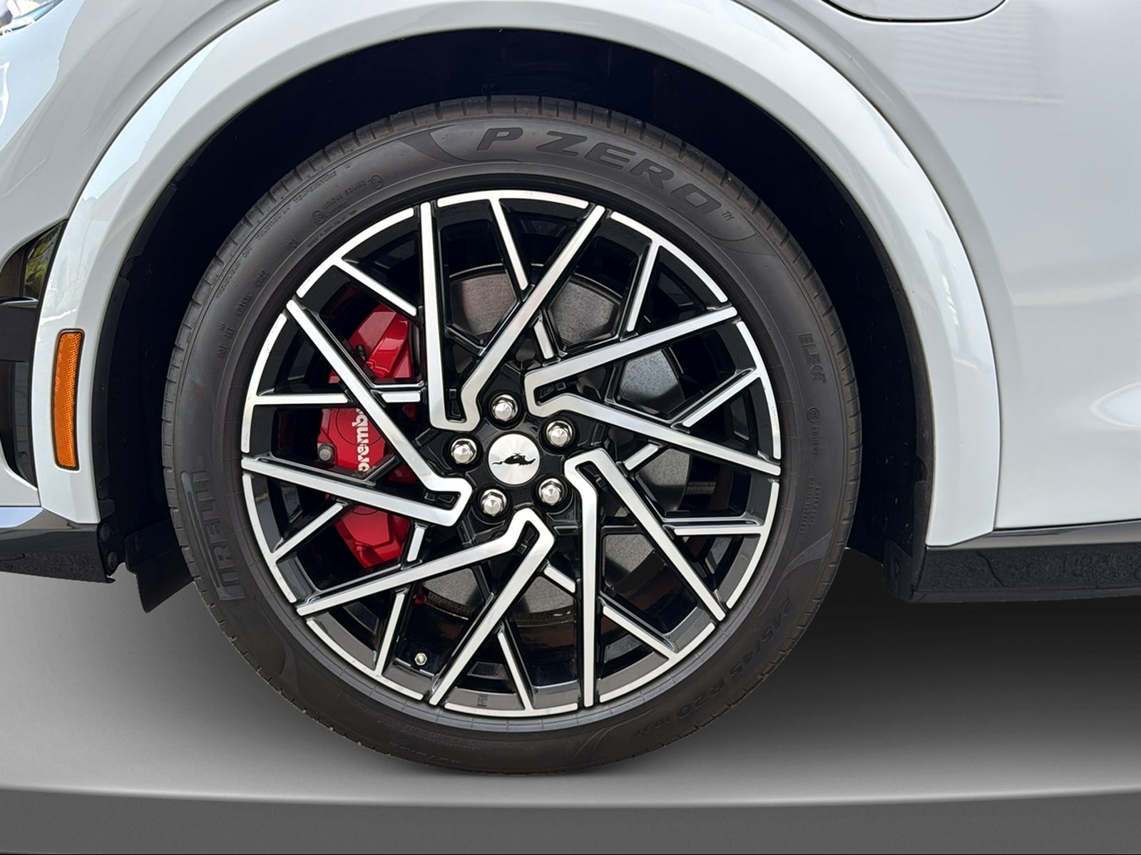 FORD Mustang MACH-E GT AWD 91 kWh-image-14
