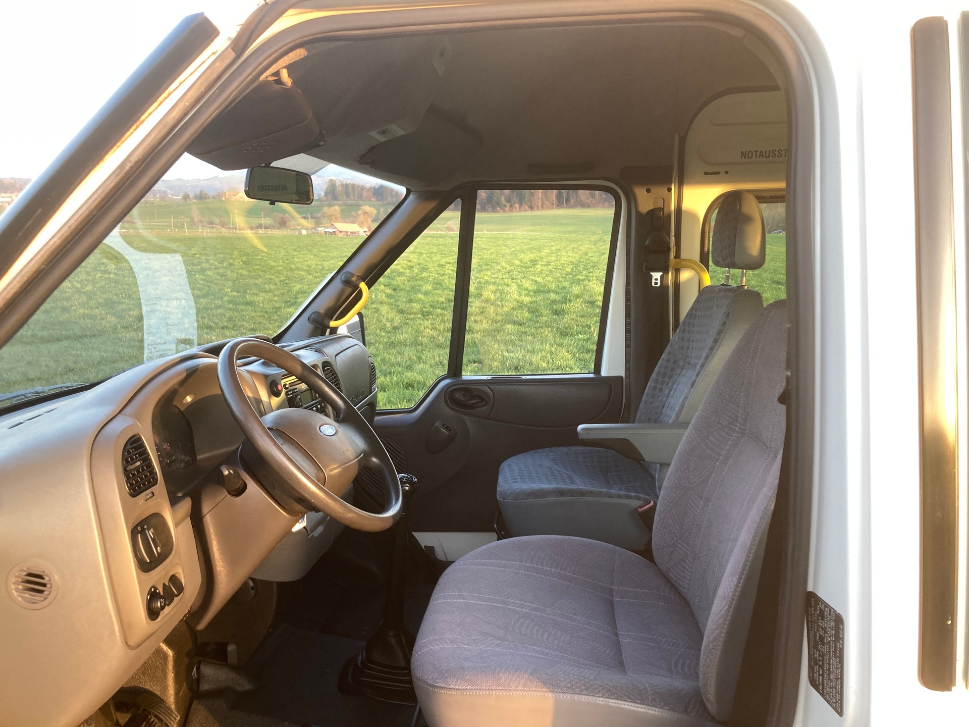 FORD Transit 2.4 TDCi Bus 14 Pl. mit Anhängerkupplung-image-9