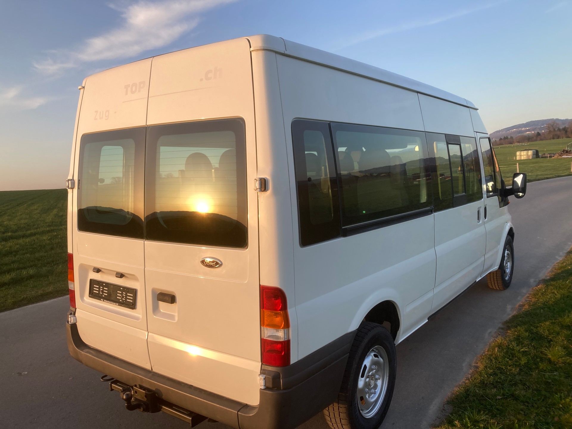FORD Transit 2.4 TDCi Bus 14 Pl. mit Anhängerkupplung-image-2