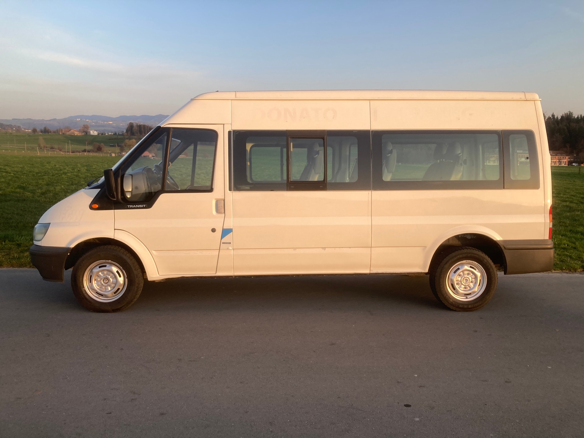 FORD Transit 2.4 TDCi Bus 14 Pl. mit Anhängerkupplung-image-4