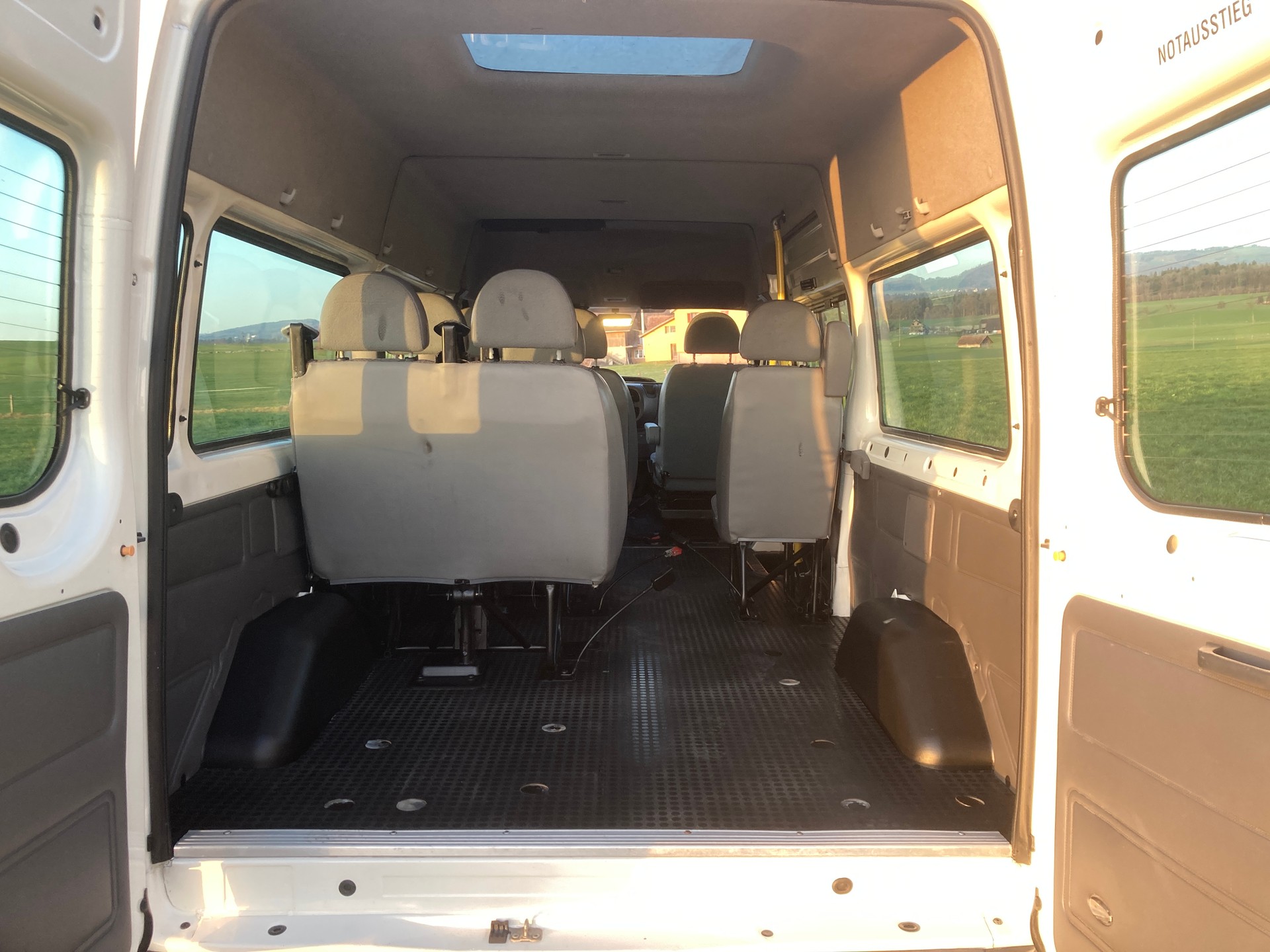 FORD Transit 2.4 TDCi Bus 14 Pl. mit Anhängerkupplung-image-6