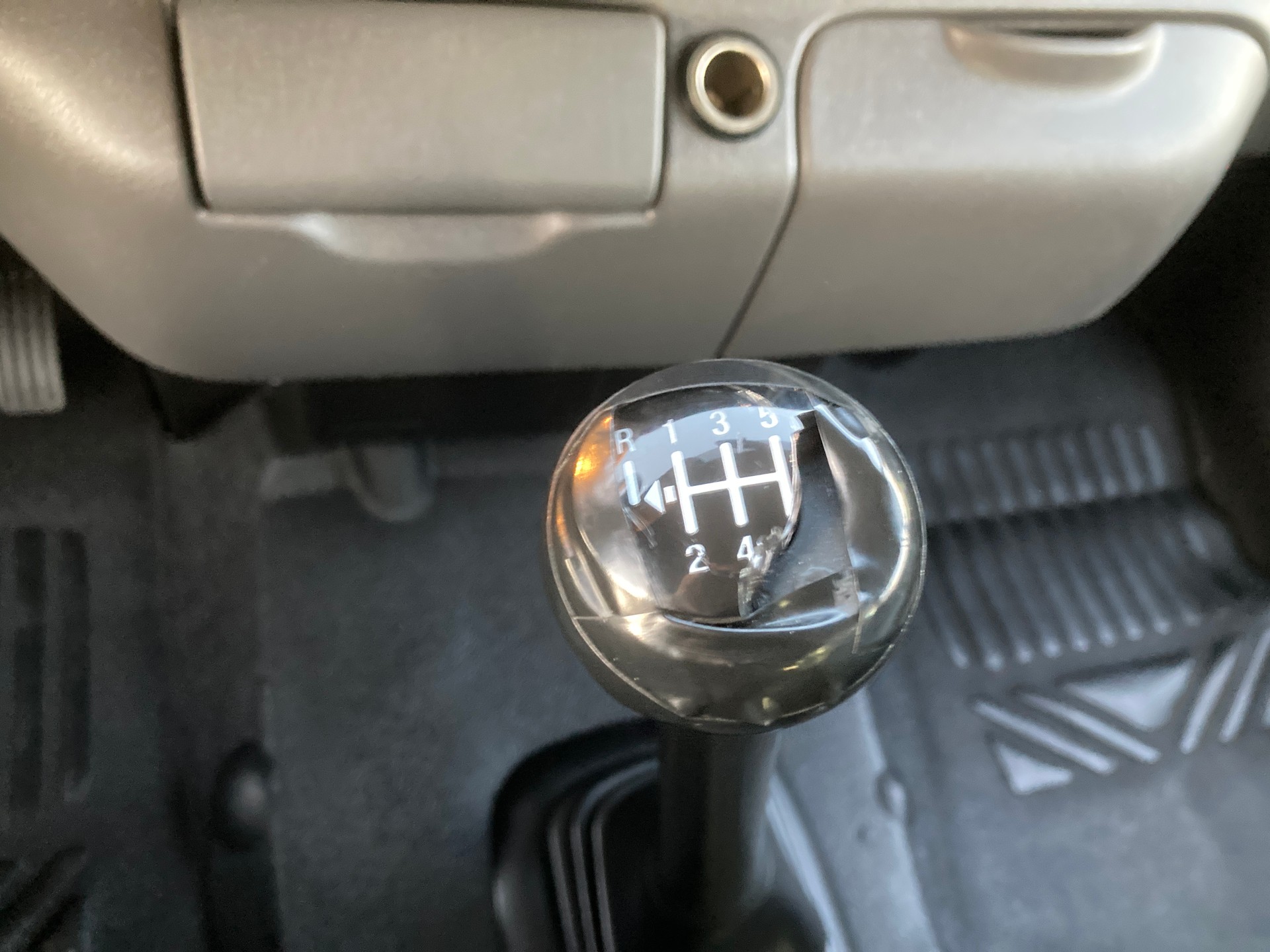 FORD Transit 2.4 TDCi Bus 14 Pl. mit Anhängerkupplung-image-12