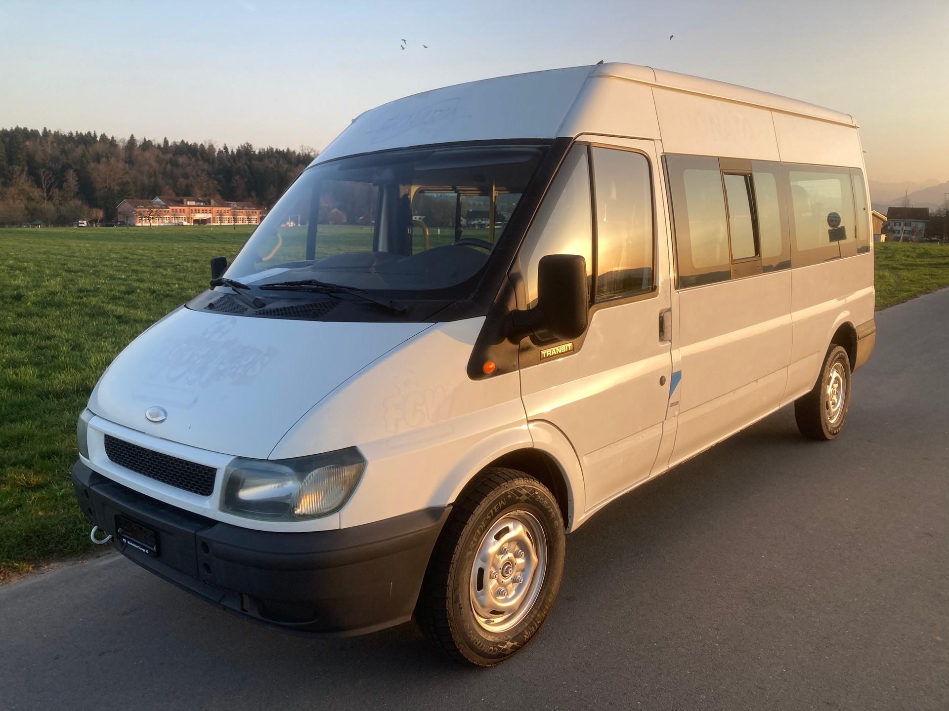 FORD Transit 2.4 TDCi Bus 14 Pl. mit Anhängerkupplung-image-0
