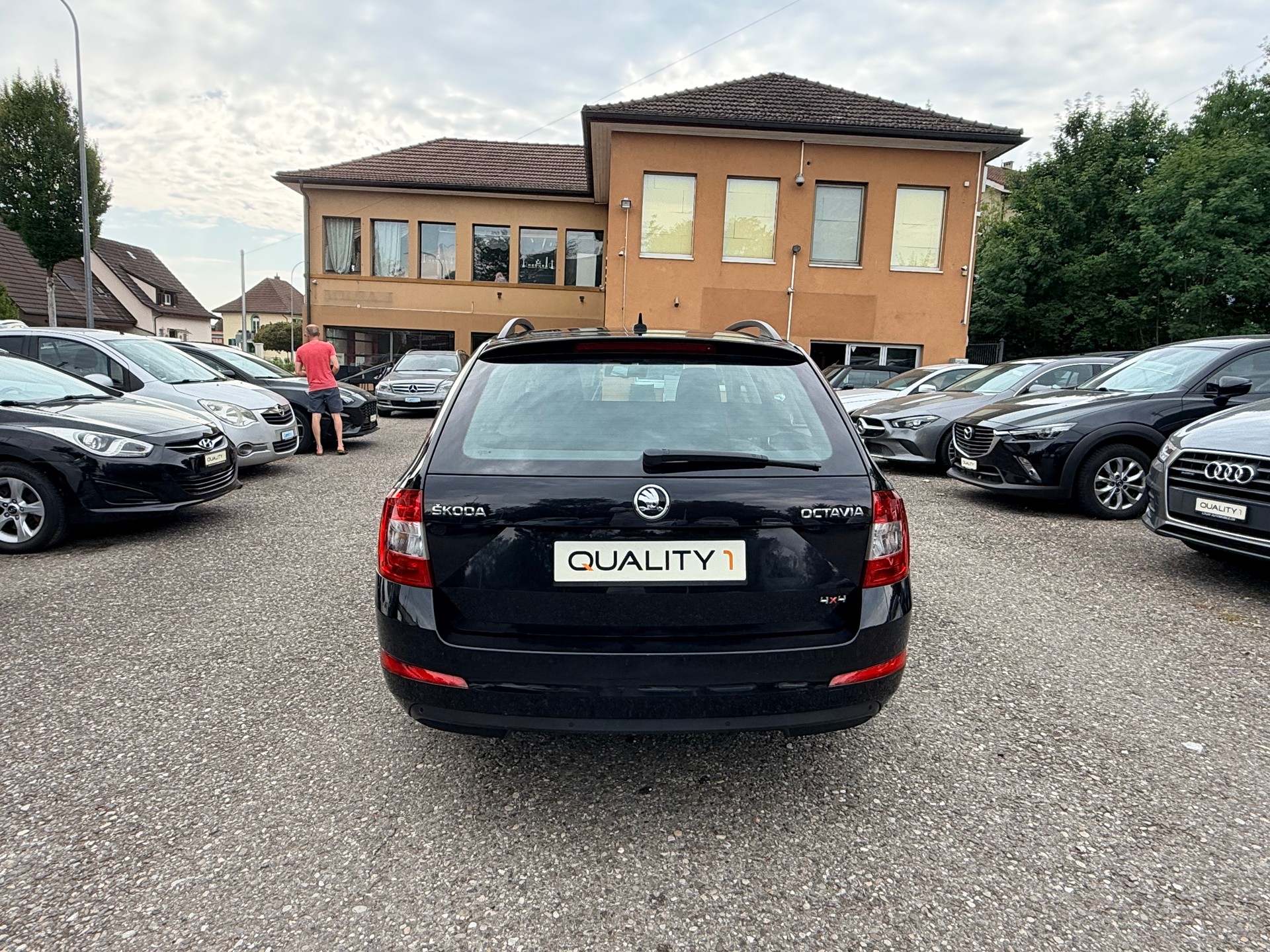 SKODA Octavia Combi 2.0 TDI Swiss Edition 4x4 DSG-image-5