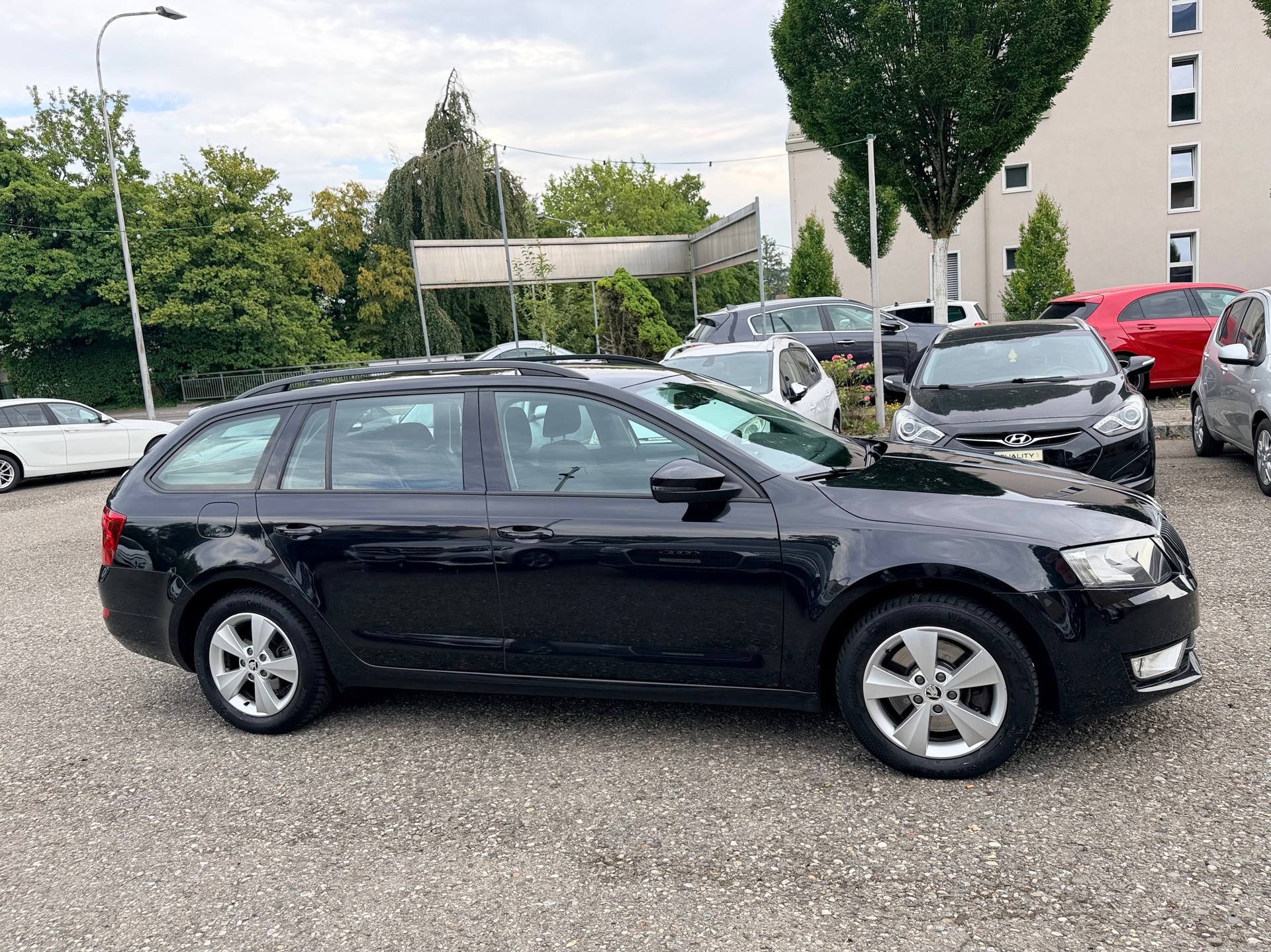 SKODA Octavia Combi 2.0 TDI Swiss Edition 4x4 DSG-image-3