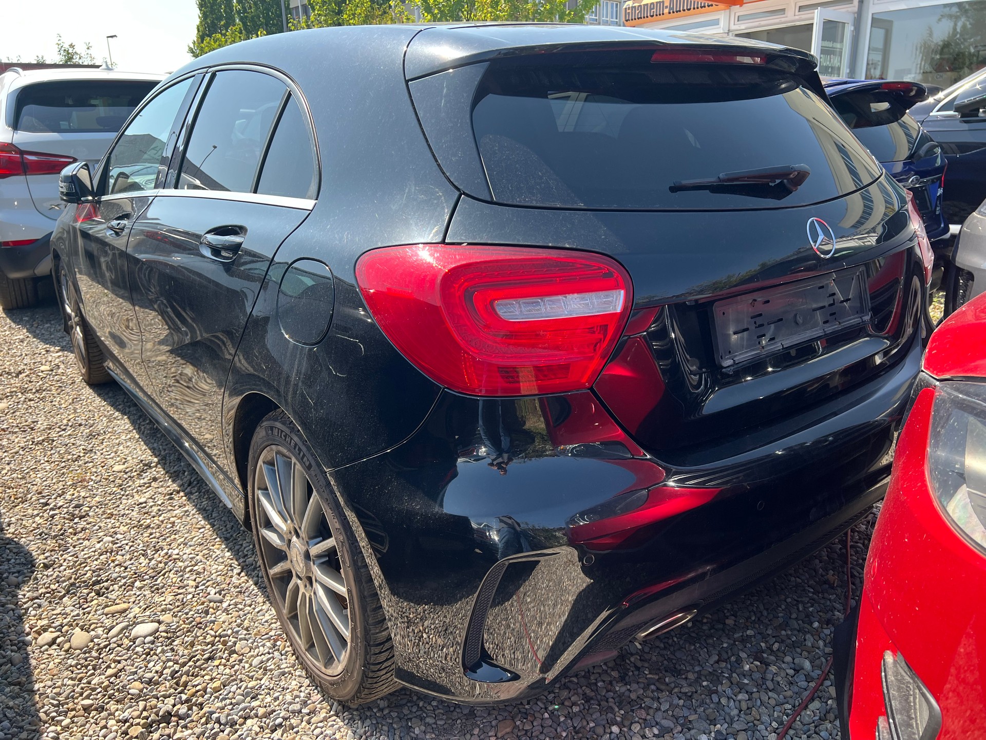 MERCEDES-BENZ A 250 AMG Line 4Matic 7G-DCT-image-4