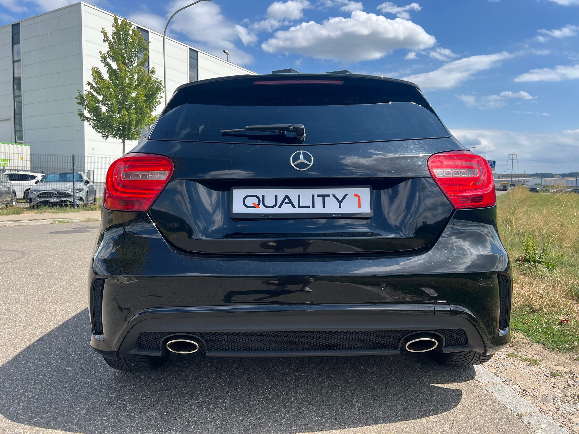 MERCEDES-BENZ A 250 AMG Line 4Matic 7G-DCT-image-9