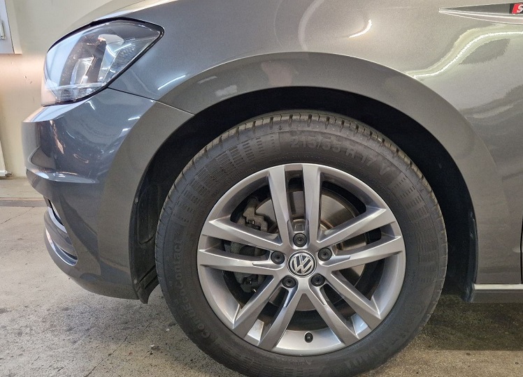 VW TOURAN 1.4 TSI Comfortline DSG 7-Sitze PANORAMADACH-image-5