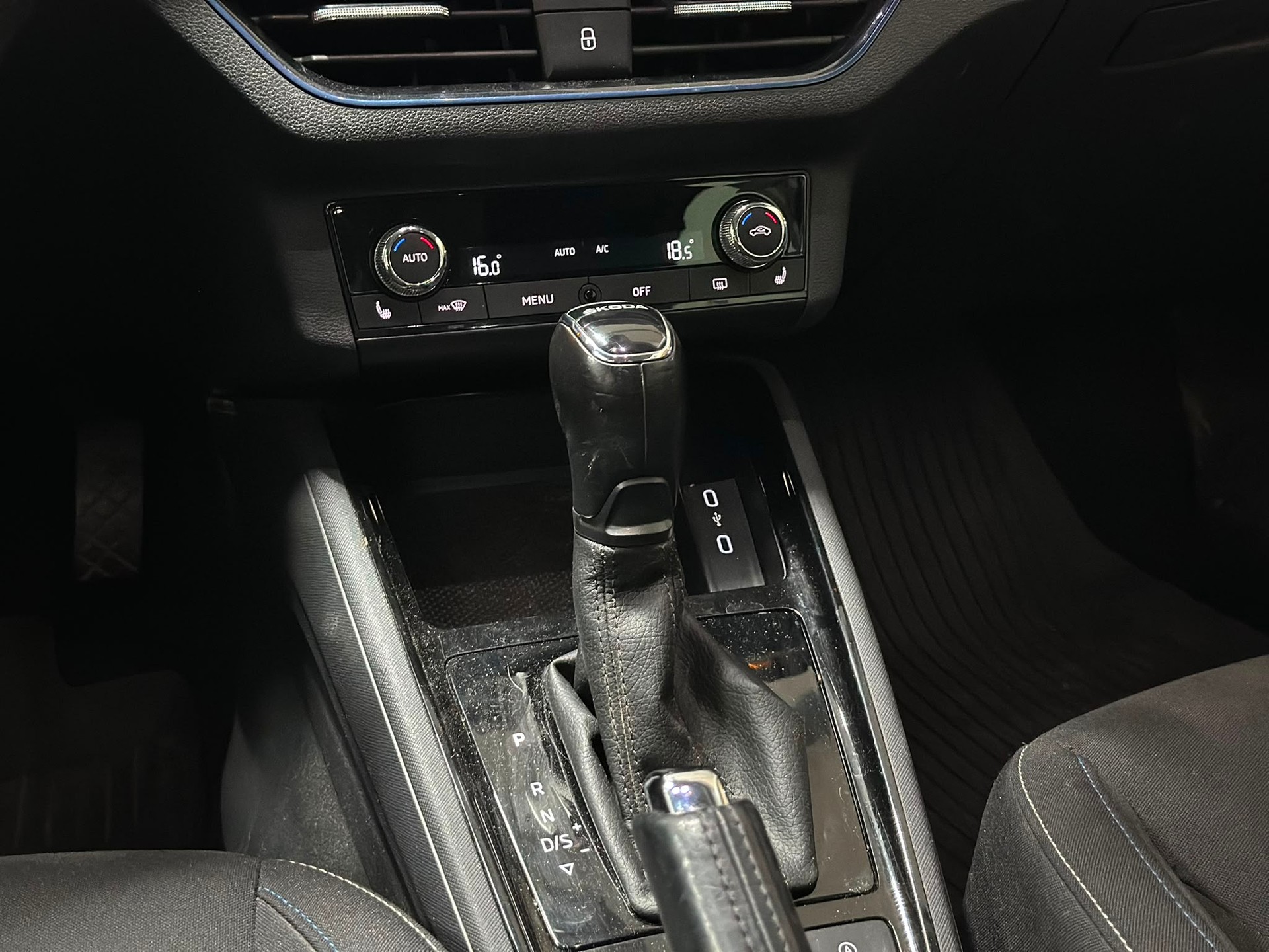 SKODA Kamiq 1.0 TSI Ambition DSG-image-11