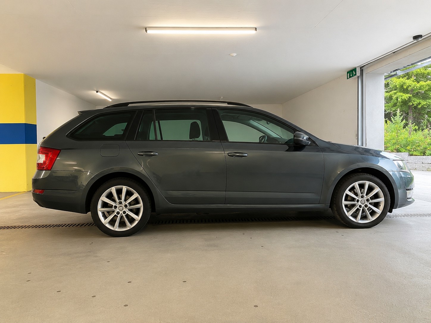 SKODA 2.0 TDI 184 Swiss Joy 4x4 DSG-image-3