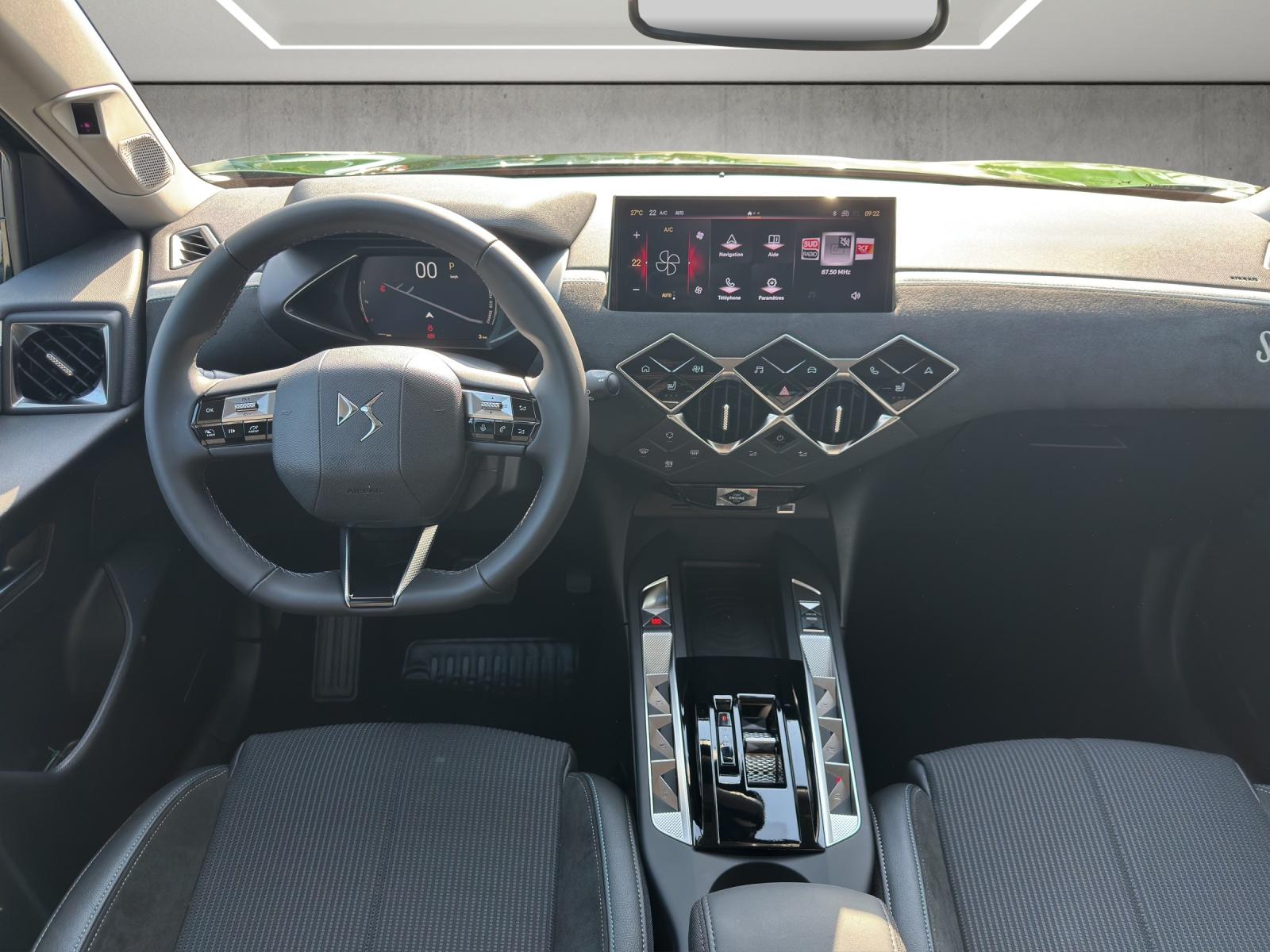 DS AUTOMOBILES 3 1.2 Hybrid 145 Maison Sarah Lavoine-image-11