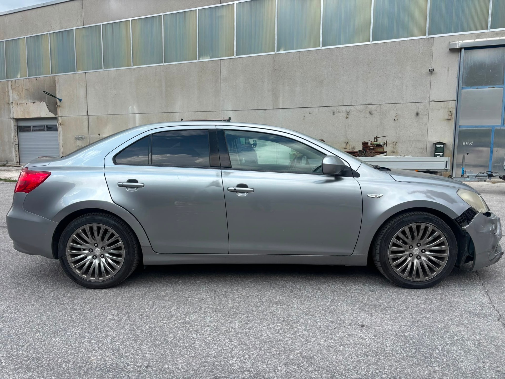 SUZUKI Kizashi 2.4 GL Top 4WD CVT-image-1