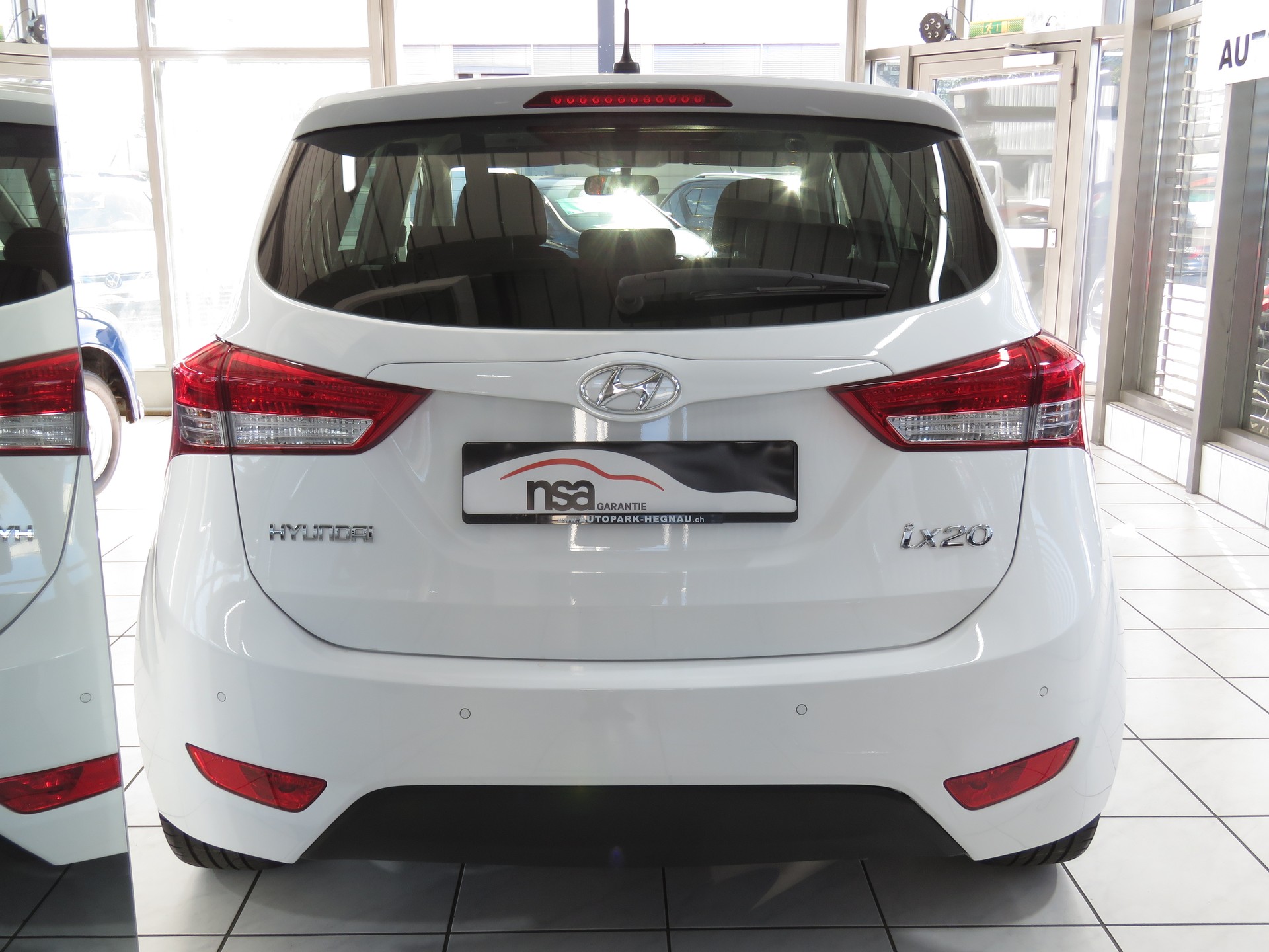 HYUNDAI iX20 1.6 Amplia Automat-image-3